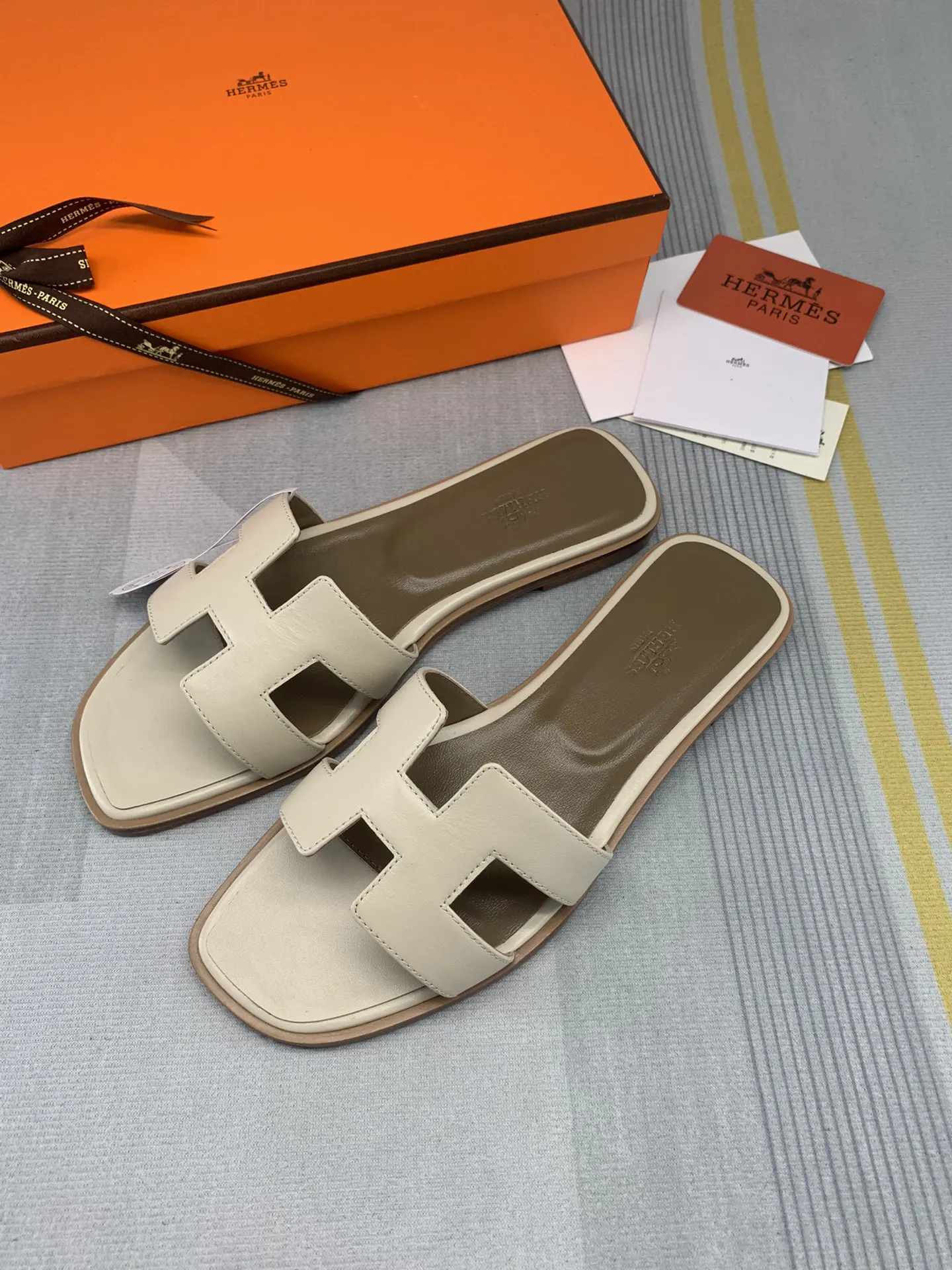 Hermès Oran 米白色 牛皮 拖鞋 舒适