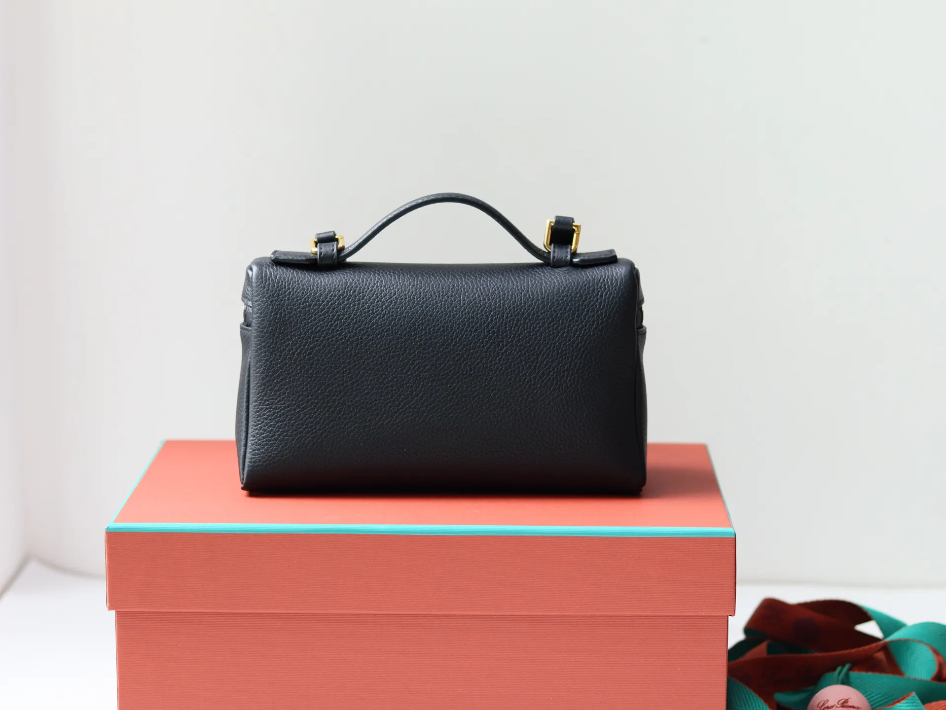 牛皮 LORO PIANA 手拿包 精致手拿款