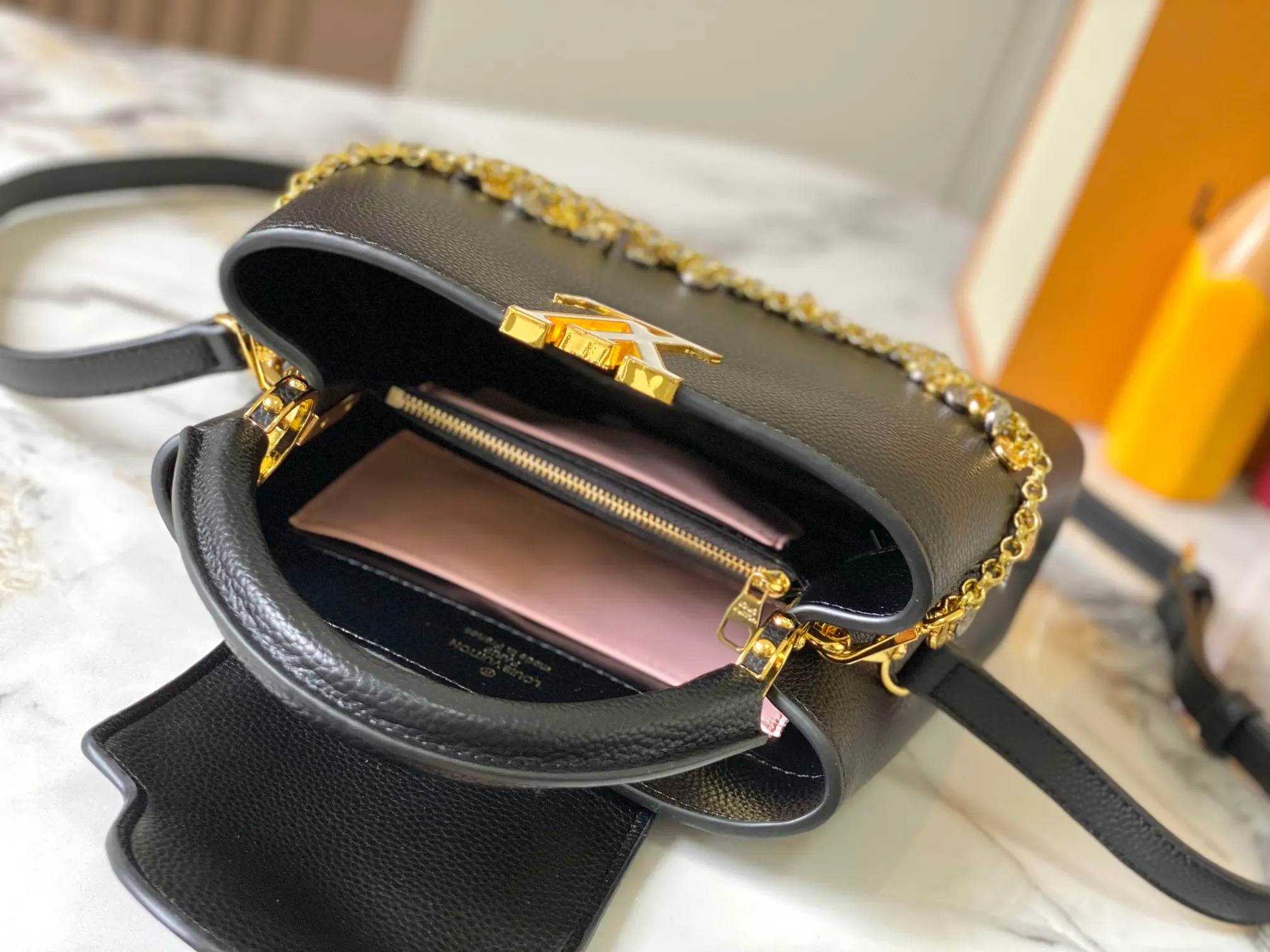 LV Capucines 牛皮 链条包 精致链条款