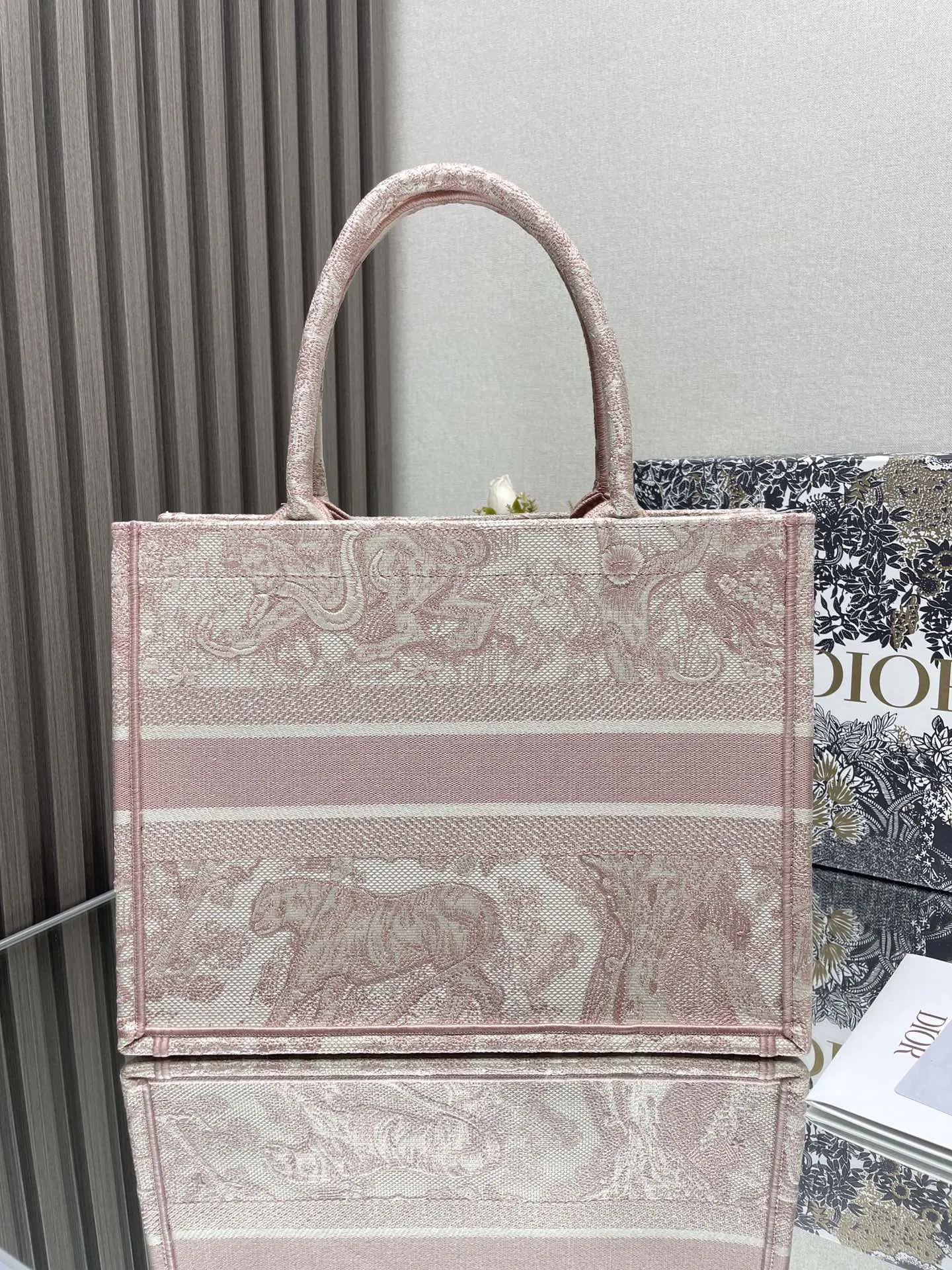粉老虎中号 火 旅行包 大容量旅行款