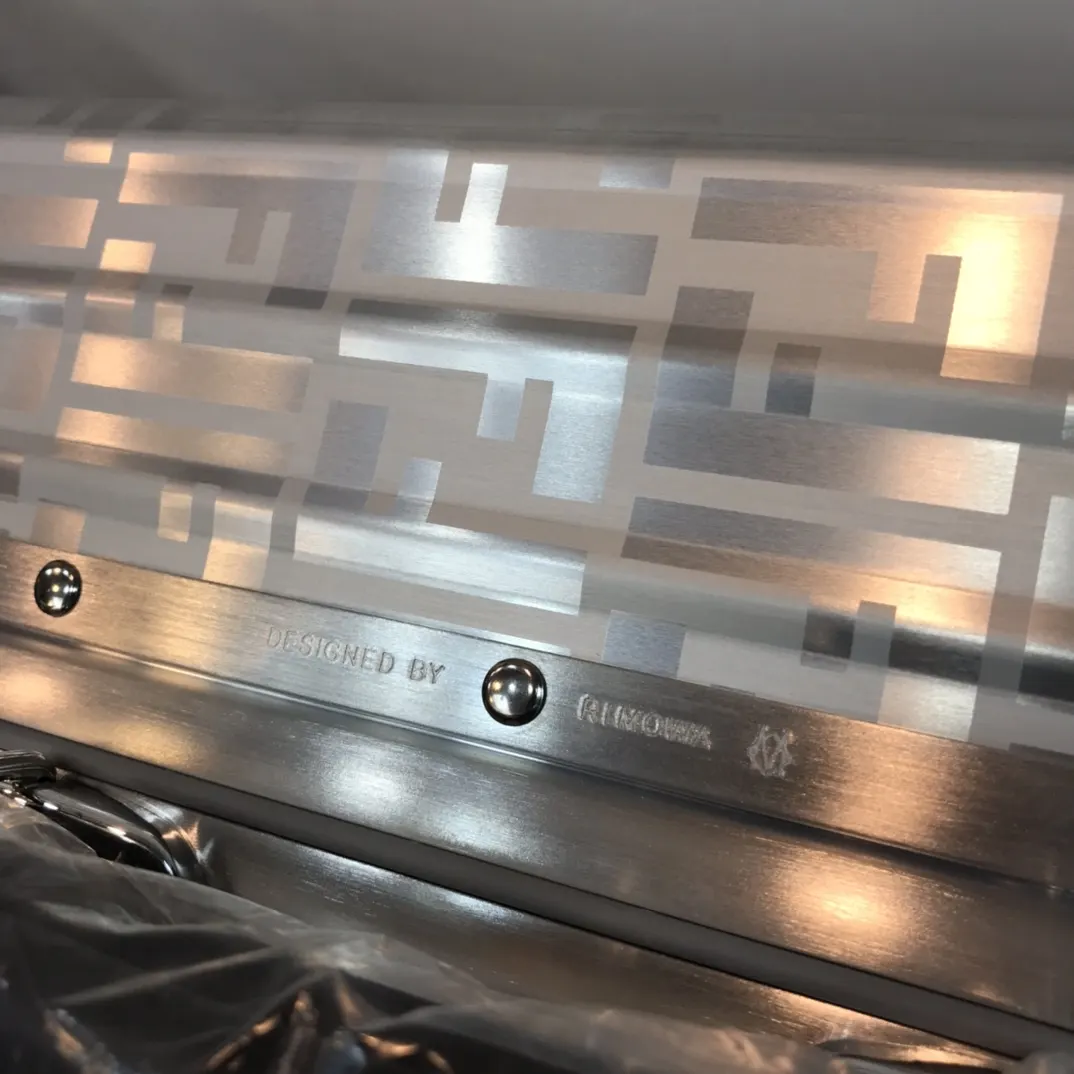 Fendi 黑色 蓝色 rimowa 一见钟情或许就是当你第一眼见到它的 行李箱 旅行拉杆款 轻便出行款