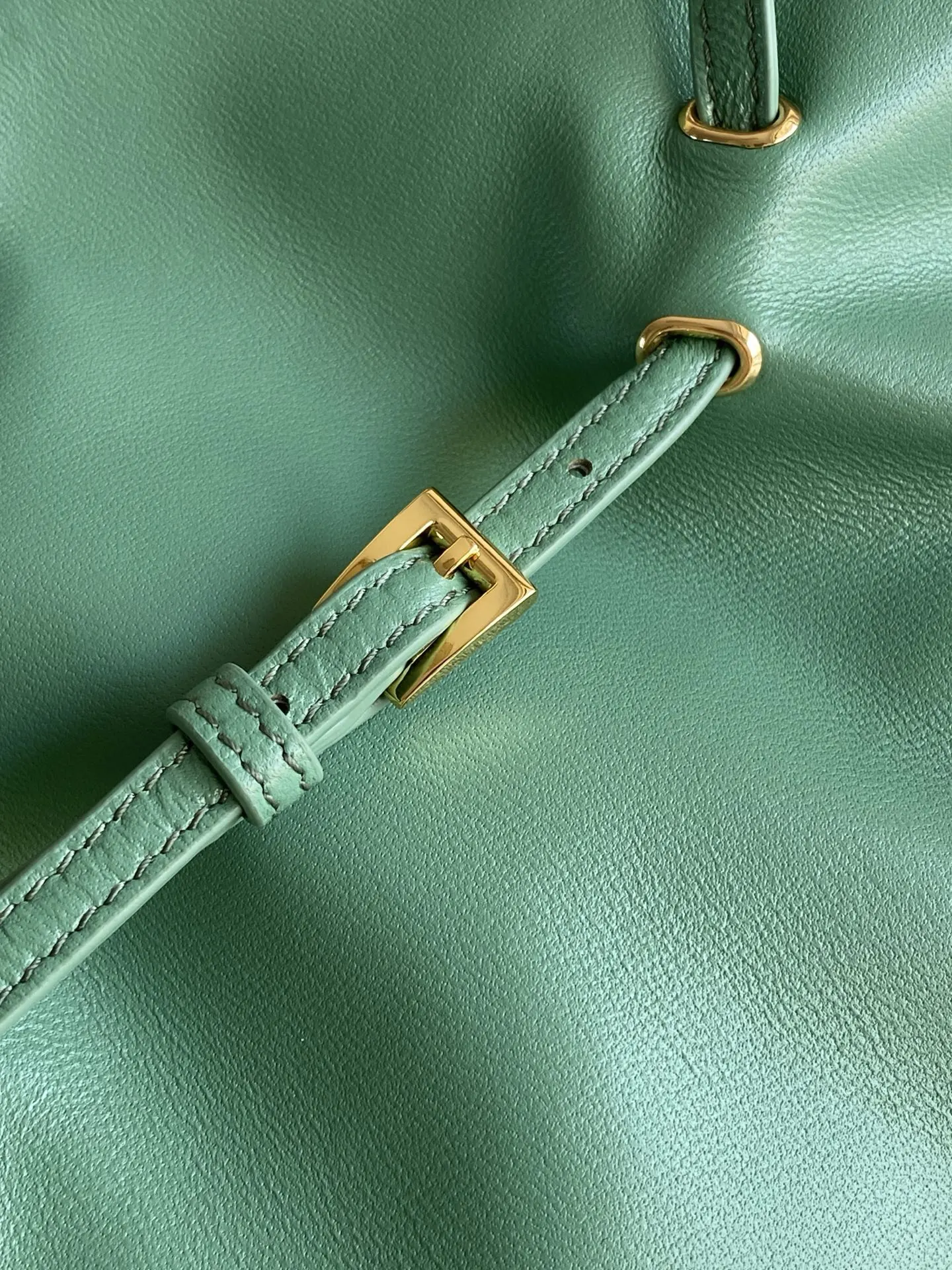 Prada 1BG586 皮革 单肩包