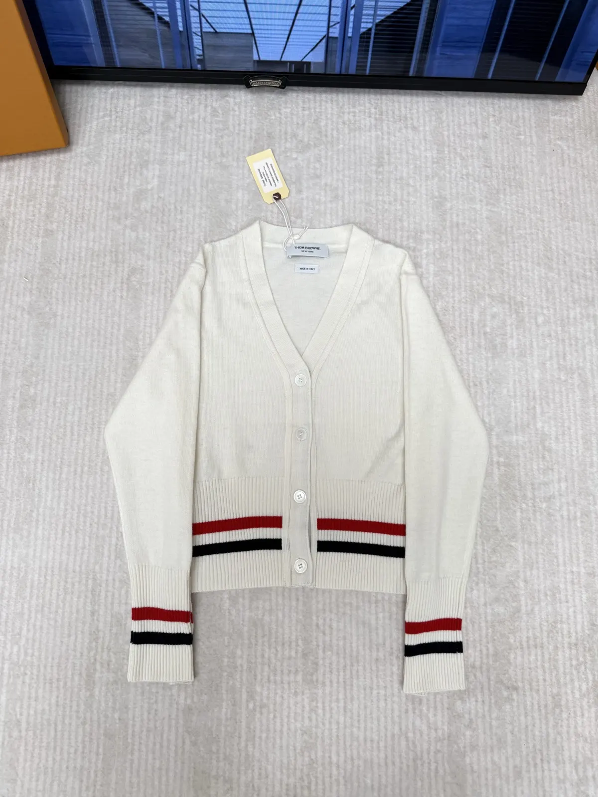 Thom Browne 26SS 白色 羊毛 外套 通勤休閒款(數字4) Thom Browne 26SS 白色 羊毛 外套 通勤休閒款(數字4)