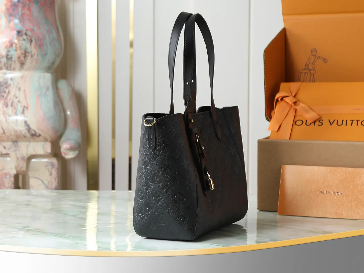 LV tote bag, large-capacity commuter model Image 3 LV tote bag, large-capacity commuter model Image 3