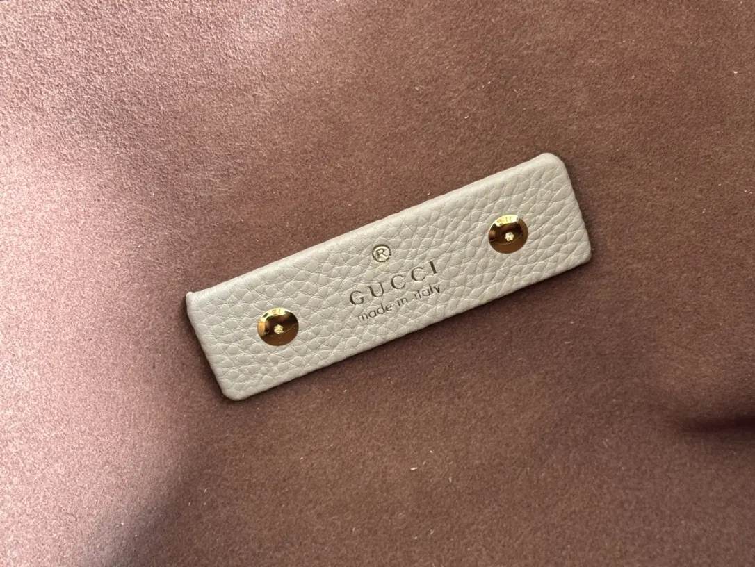 Gucci 棕色 金色 牛皮 手拿包 精致手拿款(數字9) Gucci 棕色 金色 牛皮 手拿包 精致手拿款(數字9)