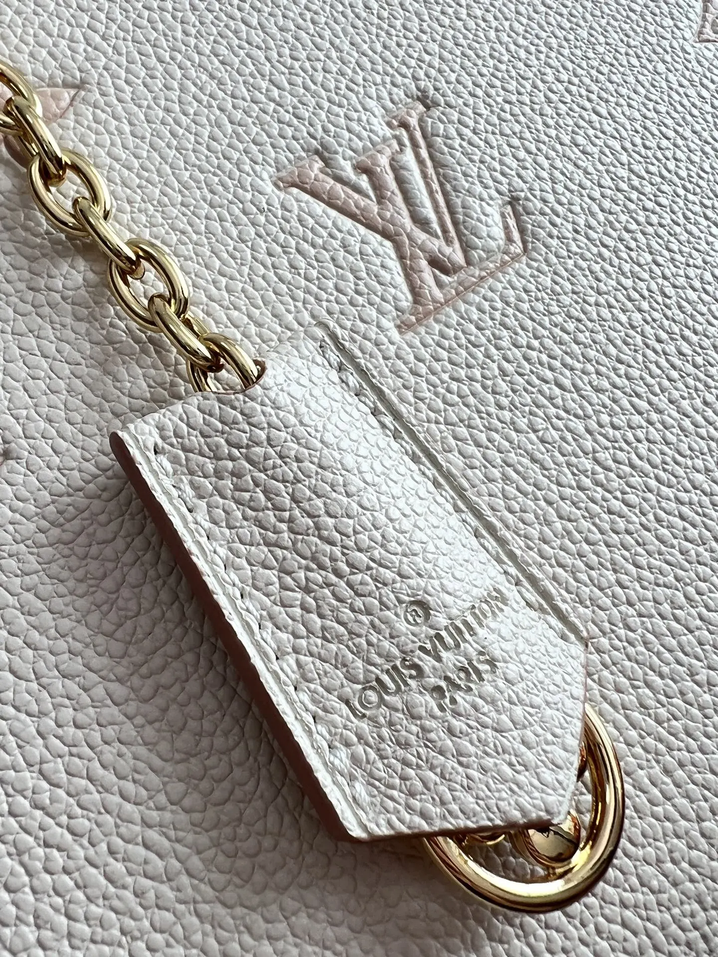 LV OnTheGo Light-Tone Tote Bag Image 7 LV OnTheGo Light-Tone Tote Bag Image 7