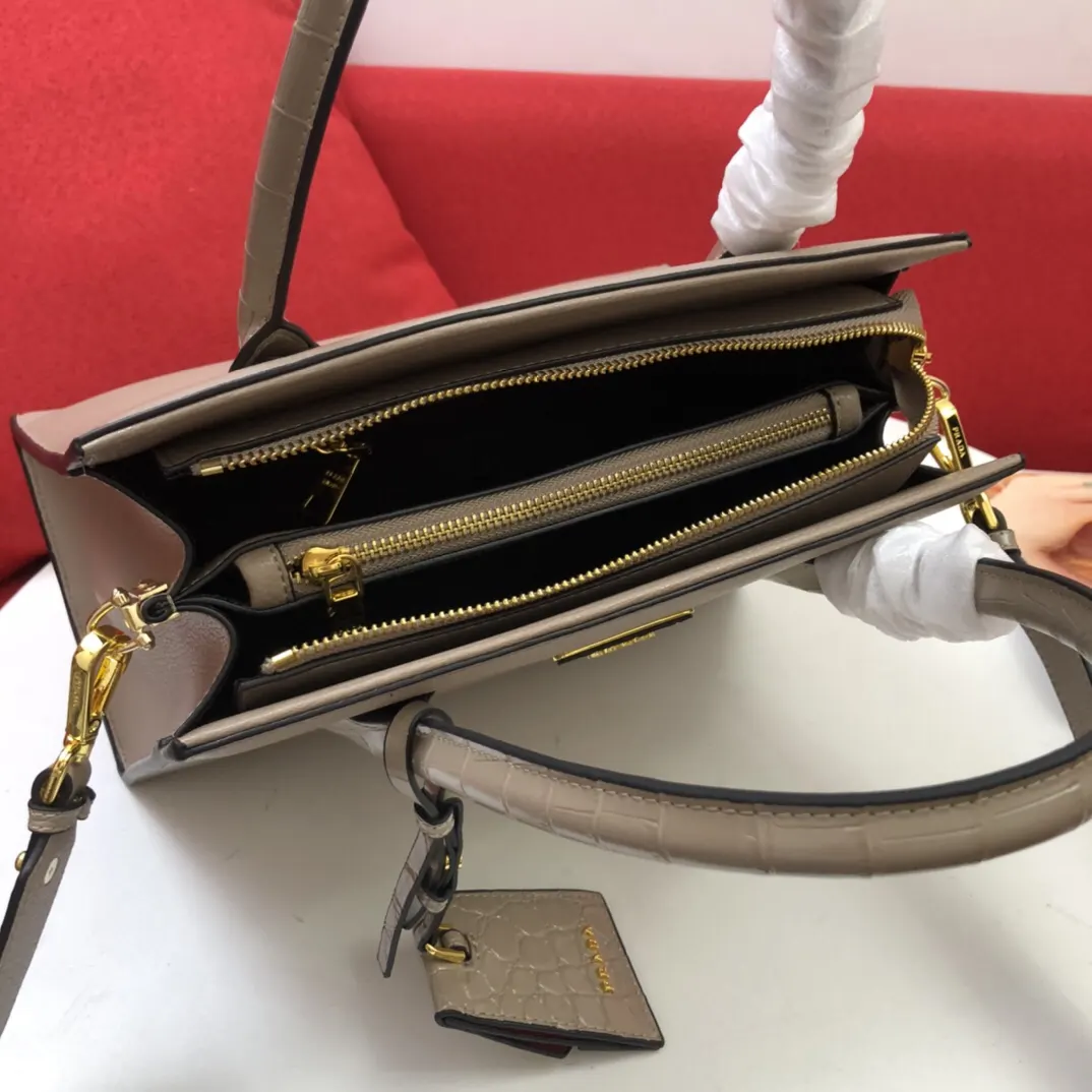 PRADA 鳄鱼皮 牛皮 手提包 日常通勤款