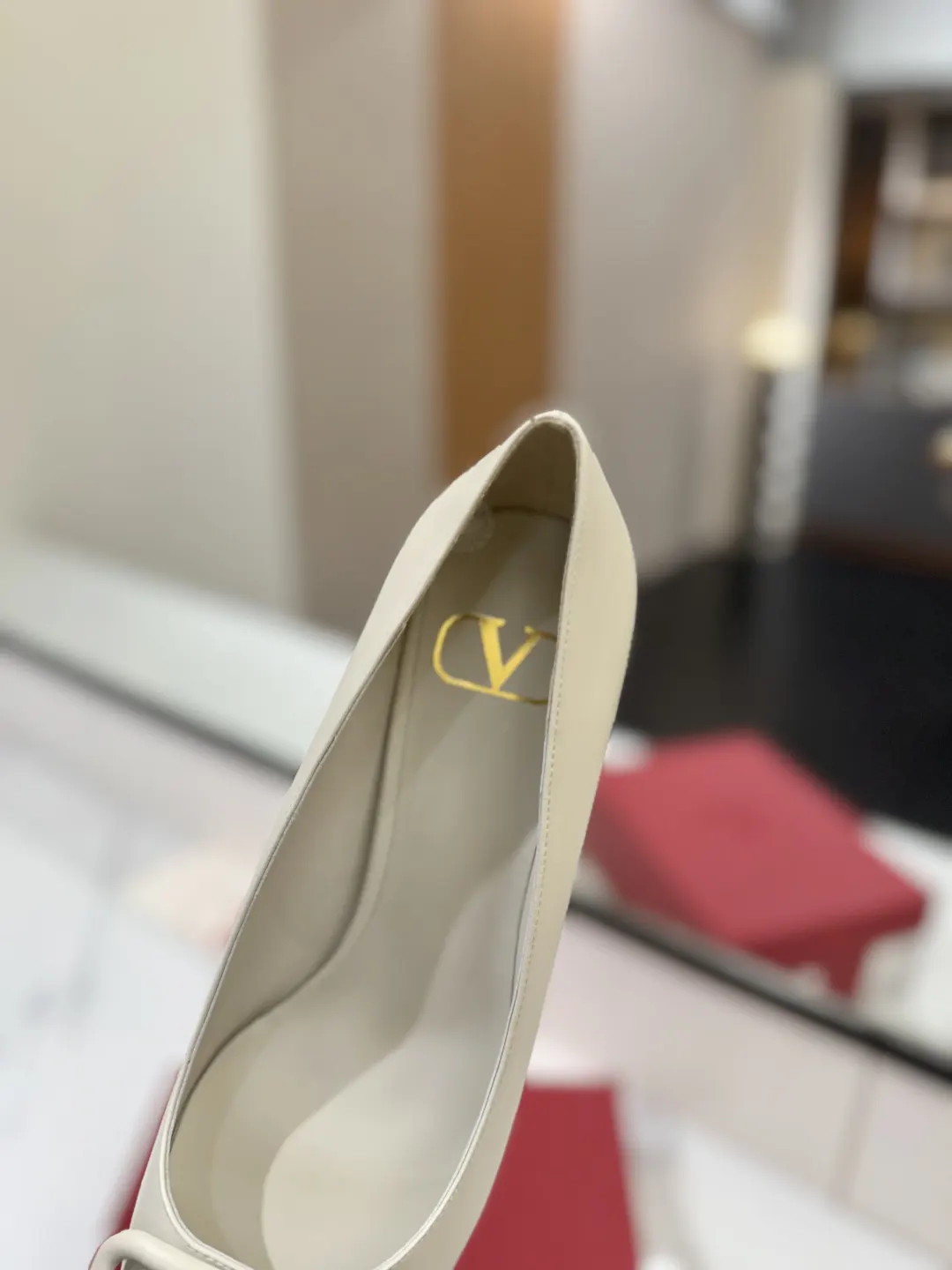 Valentino 金色 平底鞋 通勤约会款