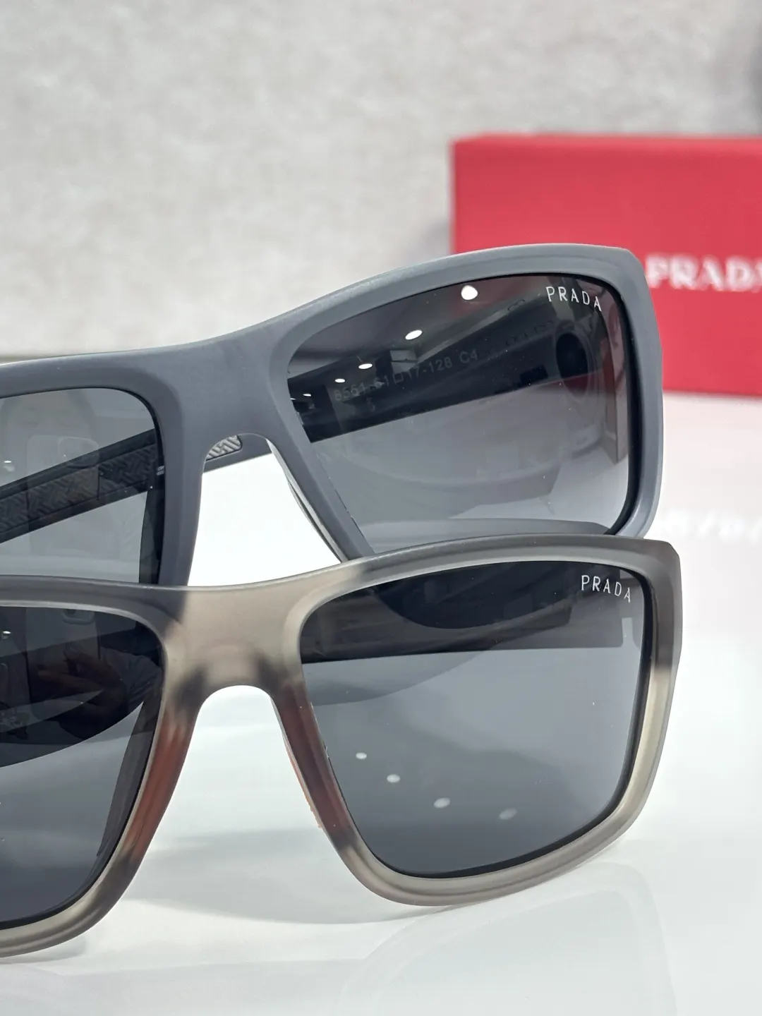 PRADA 8551 太阳眼镜 时尚遮阳款