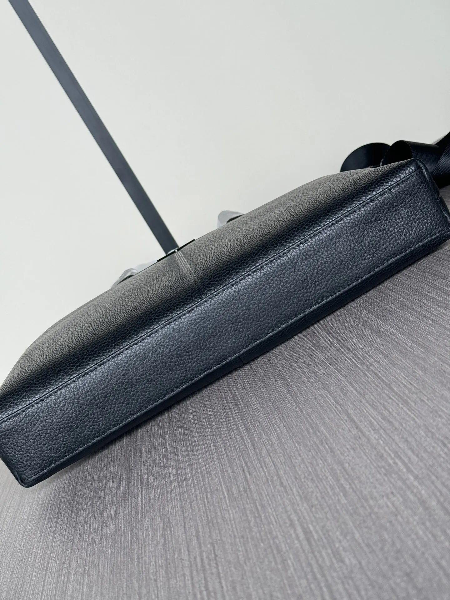 Prada 黑色 小牛皮 公文包 商務通勤款(數字7) Prada 黑色 小牛皮 公文包 商務通勤款(數字7)
