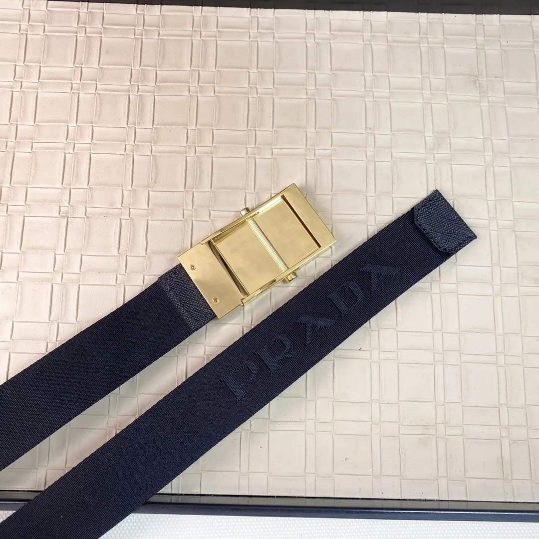 Prada 腰带 通勤搭配