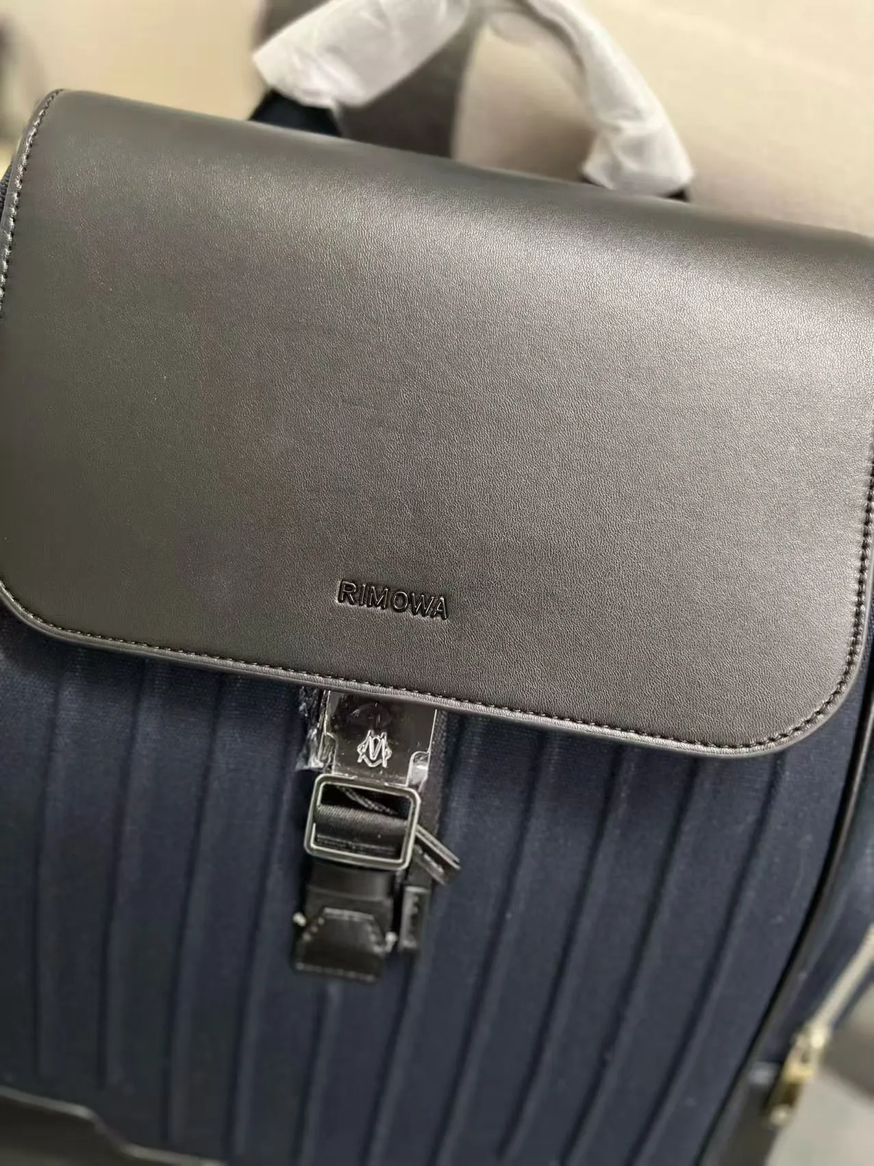 RIMOWA 黑色 雙肩包 精選款(數字6) RIMOWA 黑色 雙肩包 精選款(數字6)