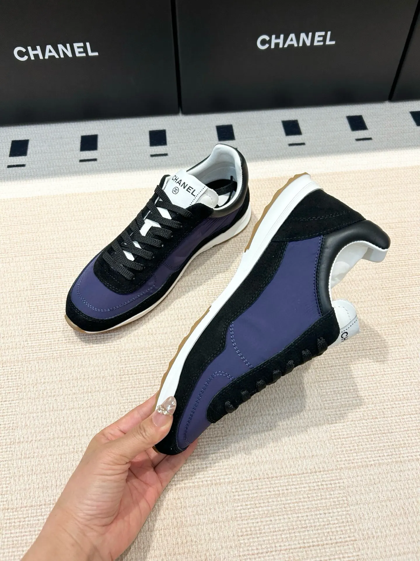 Chanel 黑白拼色双C运动鞋 低帮休闲