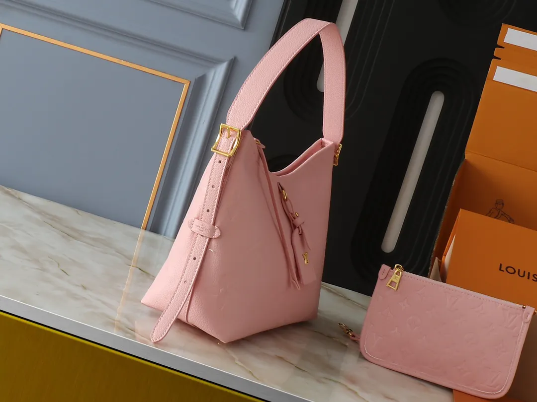 CarryAll Monogram 手拿包 精致手拿款