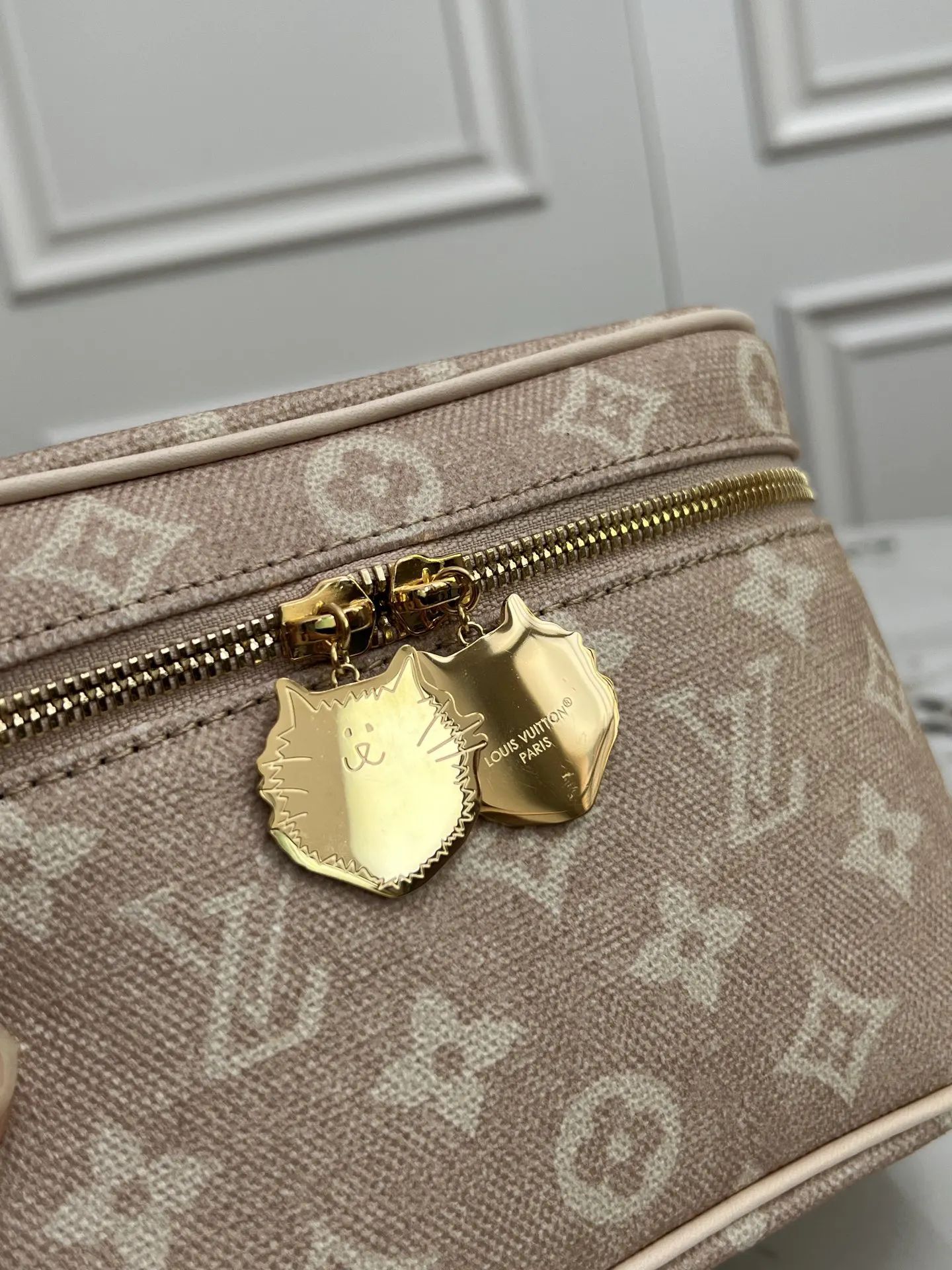 LV 金色 帆布 化妆包 便携收纳款