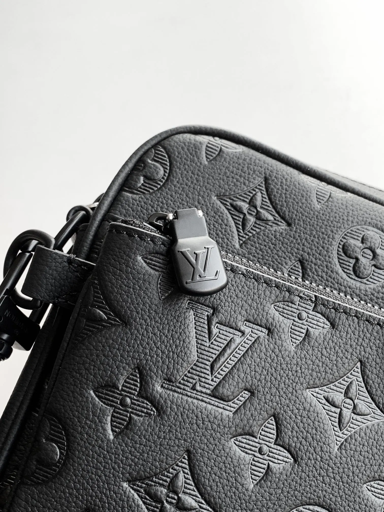 LV Trio Messenger black, messenger bag Image 5 LV Trio Messenger black, messenger bag Image 5