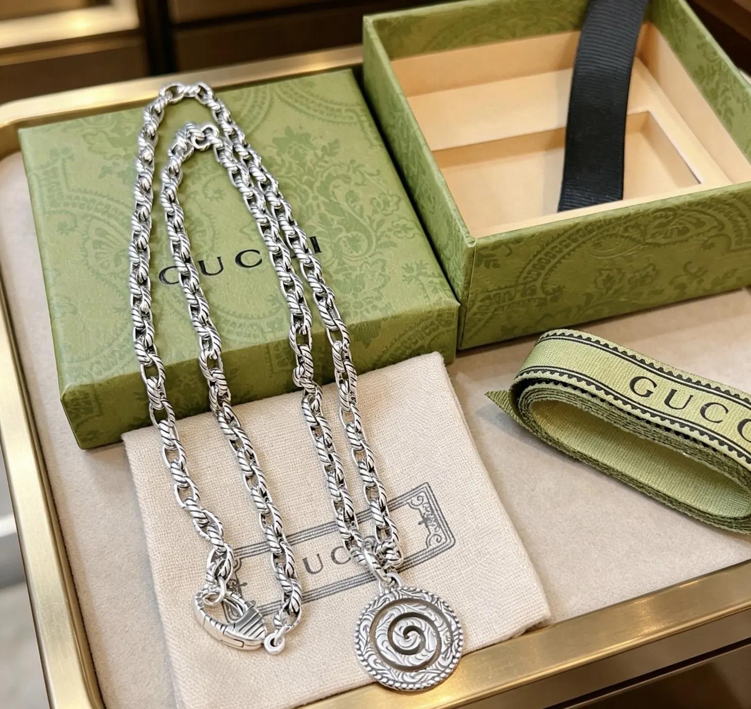 Gucci 链条包 单肩斜挎款
