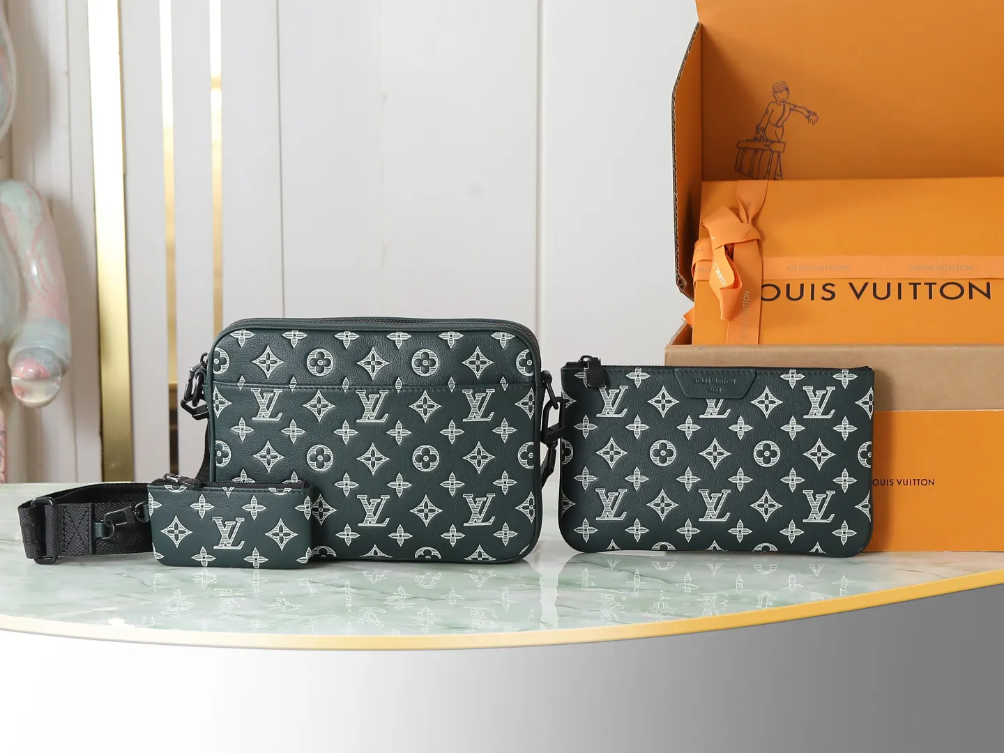 LV Trio Messenger black and gray color scheme messenger bag Image 4 LV Trio Messenger black and gray color scheme messenger bag Image 4