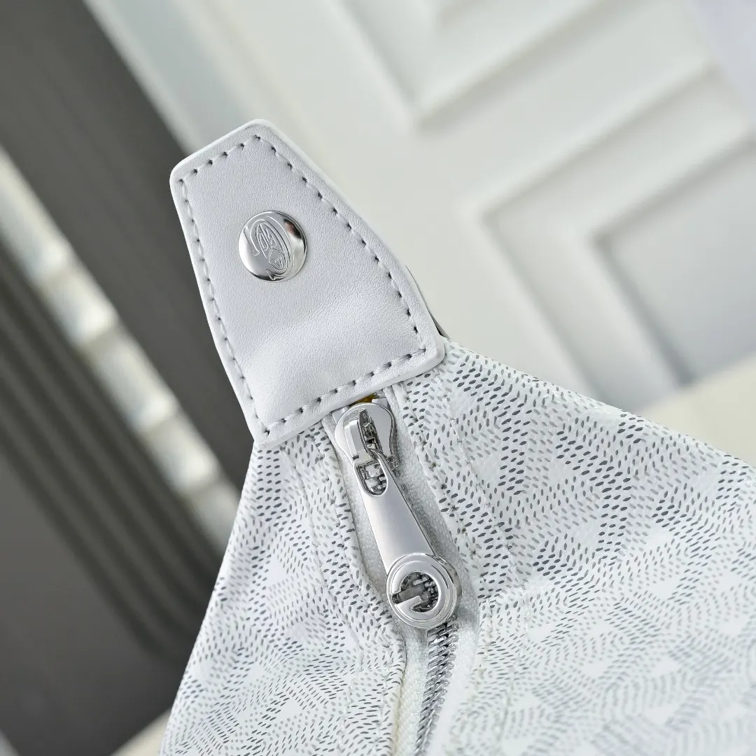 Goyard 白色 直销 白色 差旅必备 好物 手拿包 精致手拿款