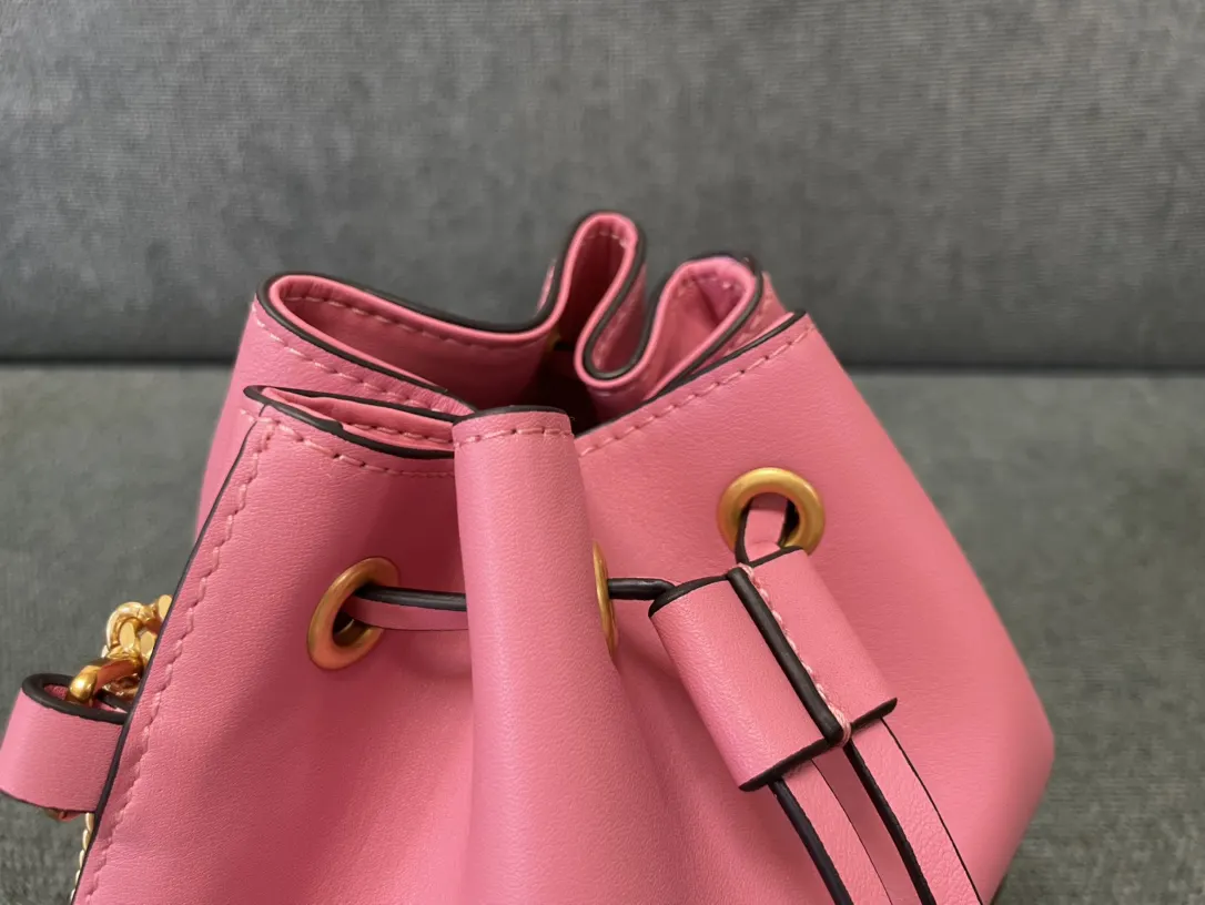 Valentino 羊皮 鏈條包 精致鏈條款