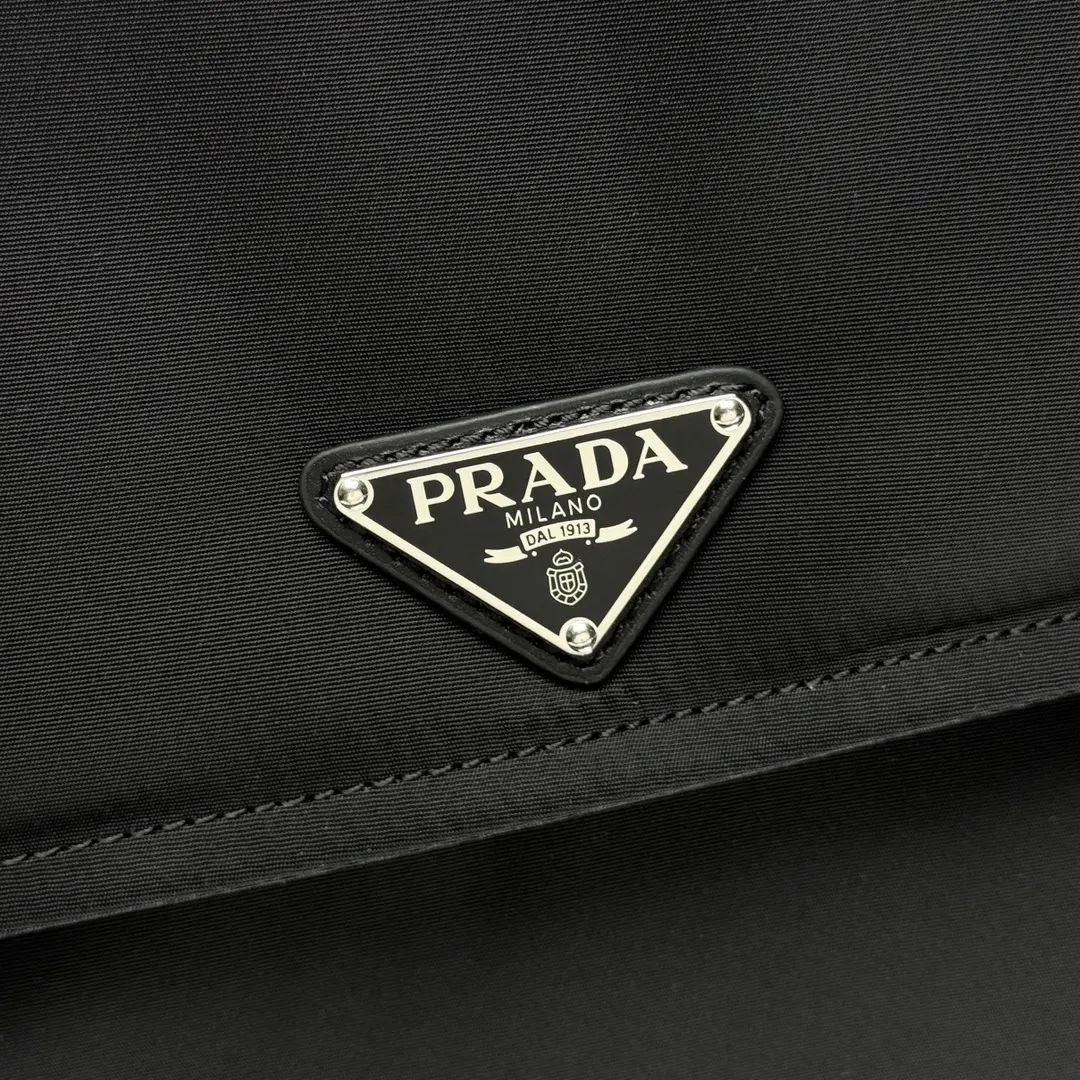 Prada Re-Nylon 1BC208 尼龙 三角标 斜挎包