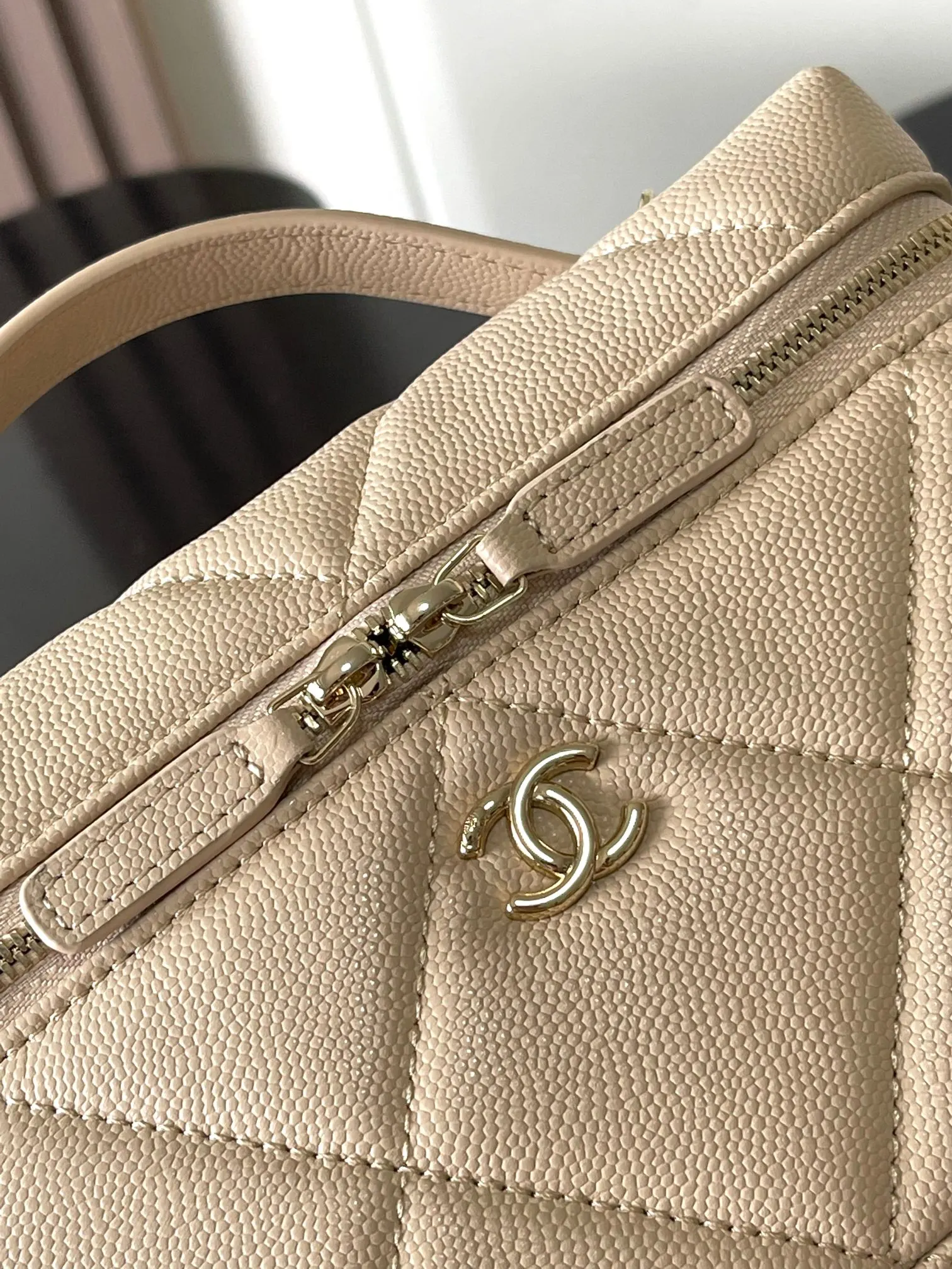 Chanel 魚子醬牛皮19 Bag鏈條包 單肩斜挎(數字5) Chanel 魚子醬牛皮19 Bag鏈條包 單肩斜挎(數字5)