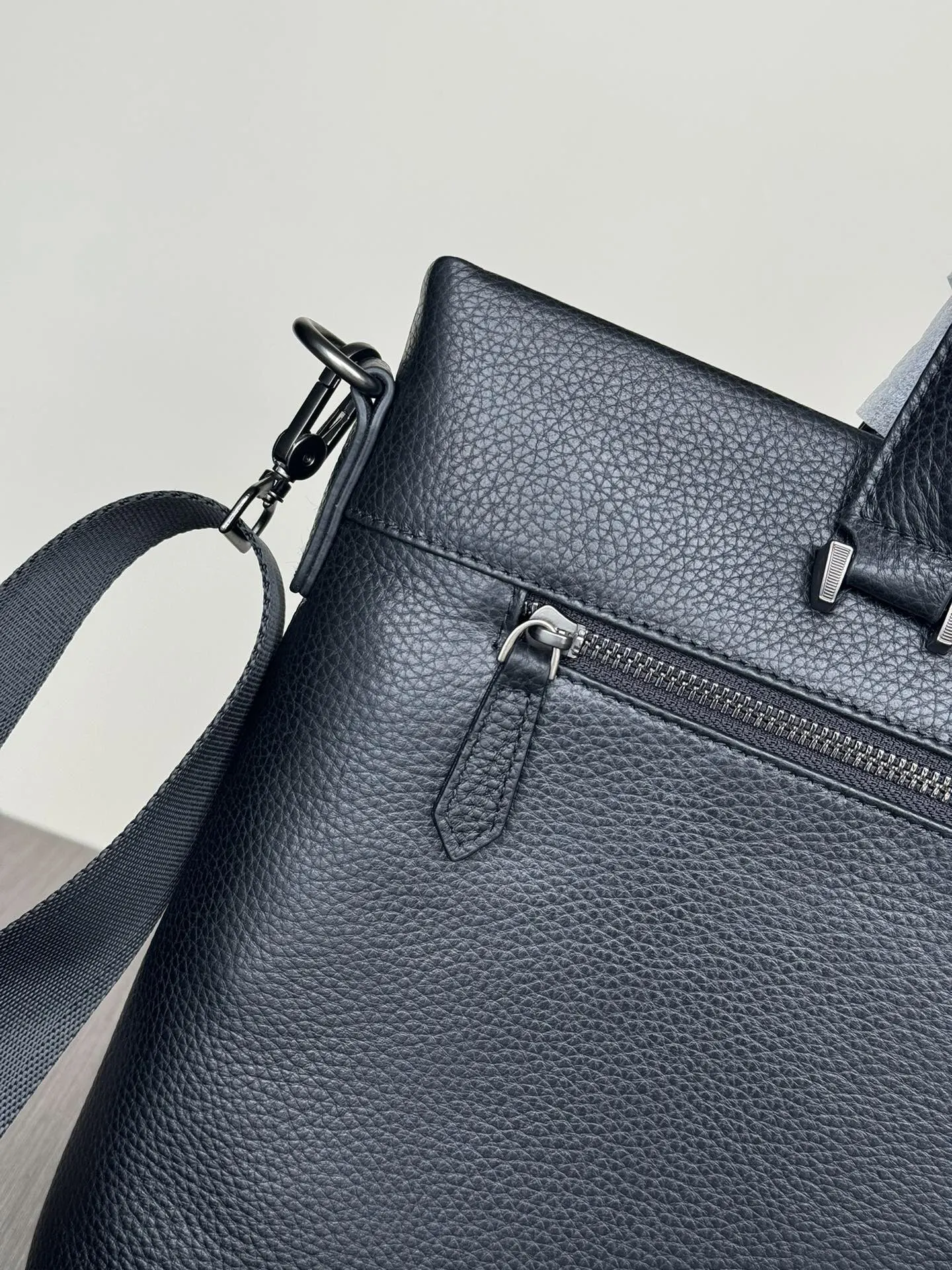 Prada 黑色 小牛皮 公文包 商務通勤款
