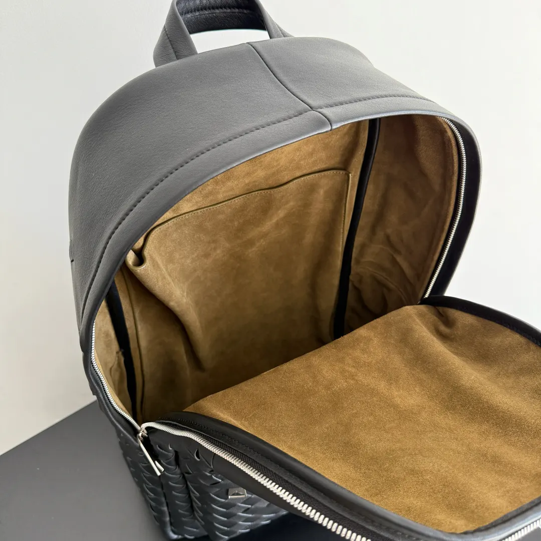 Bottega Veneta 小牛皮 双肩包 实用双肩款
