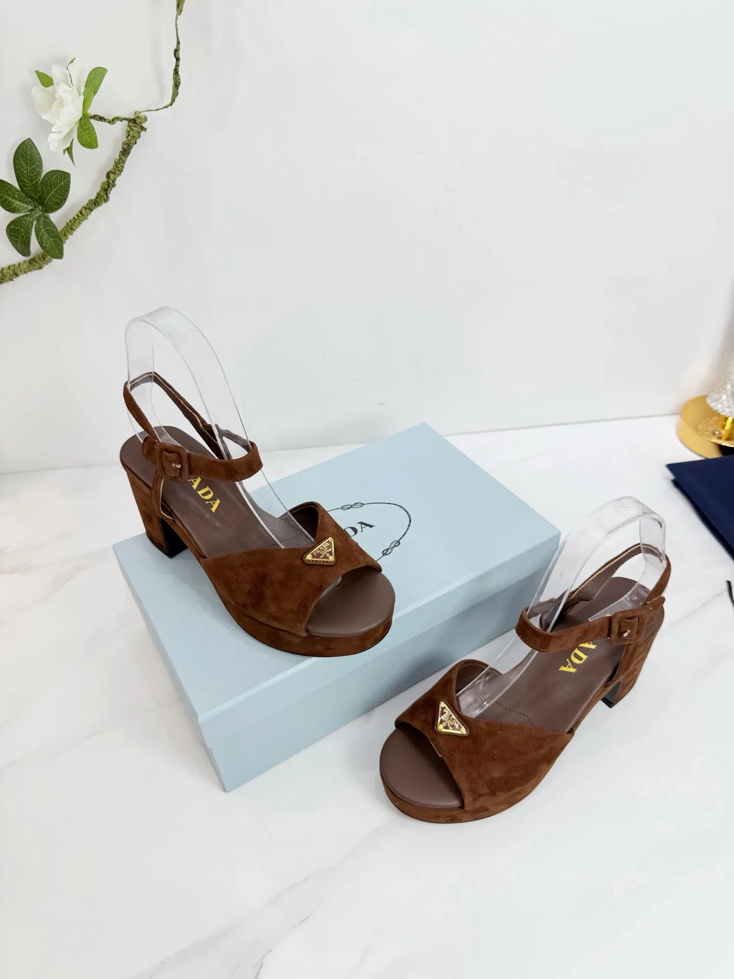 Prada 羊皮 休闲鞋 舒适