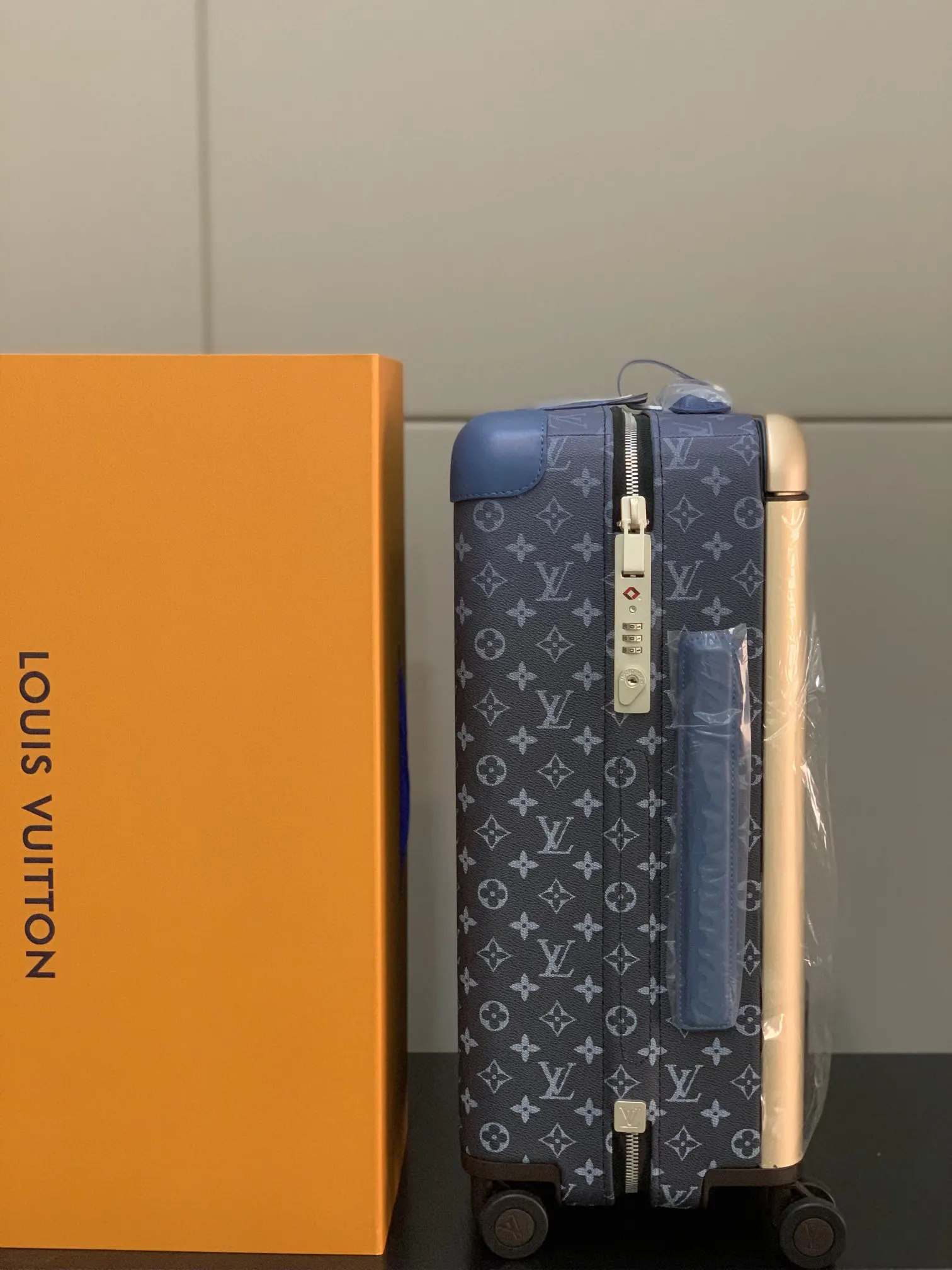 驴牌拉杆箱旅行箱 路易v 变色皮 海关锁 万向 行李箱 旅行拉杆款 輕便出行款