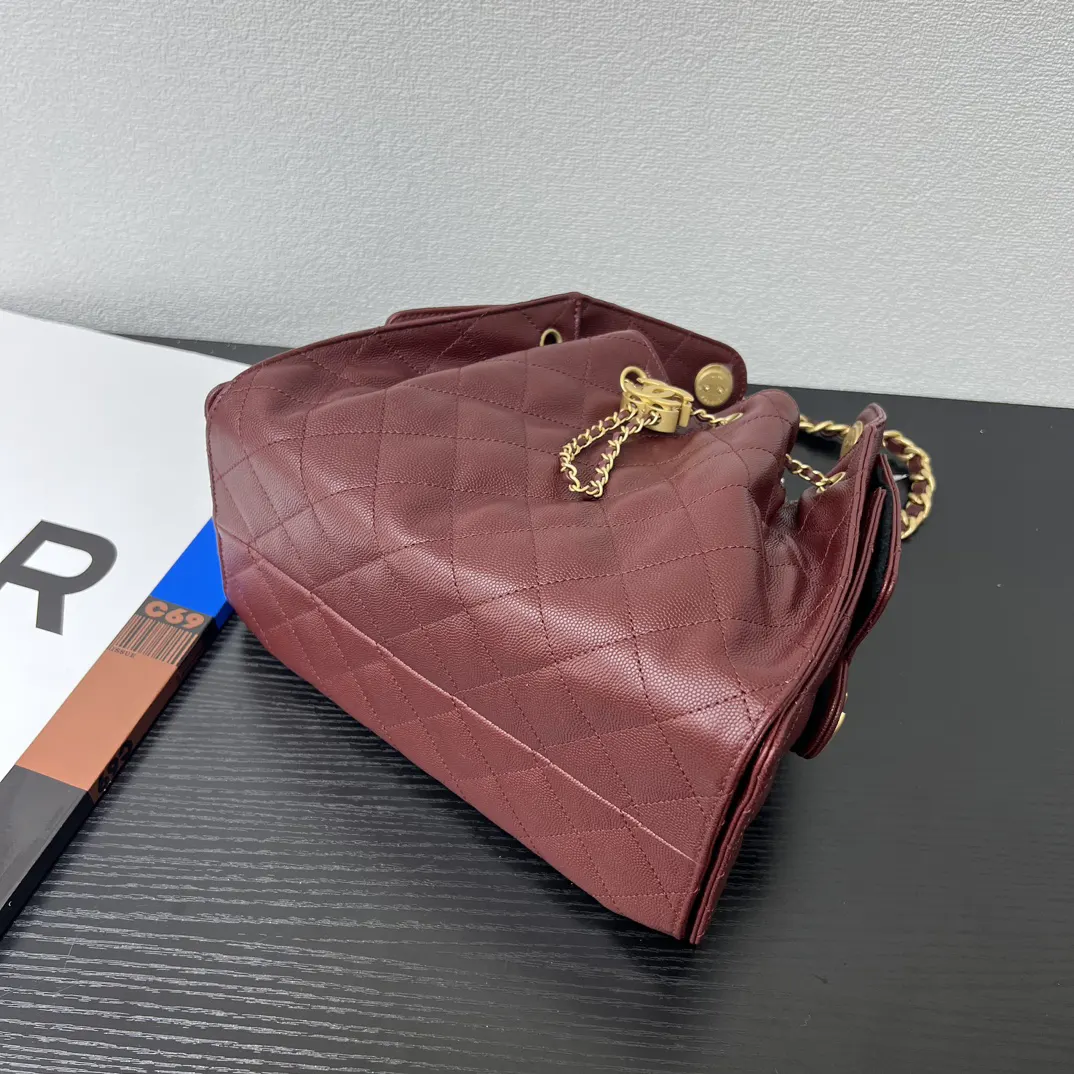 CHANEL 酒红色牛皮Hobo腋下包 金链款