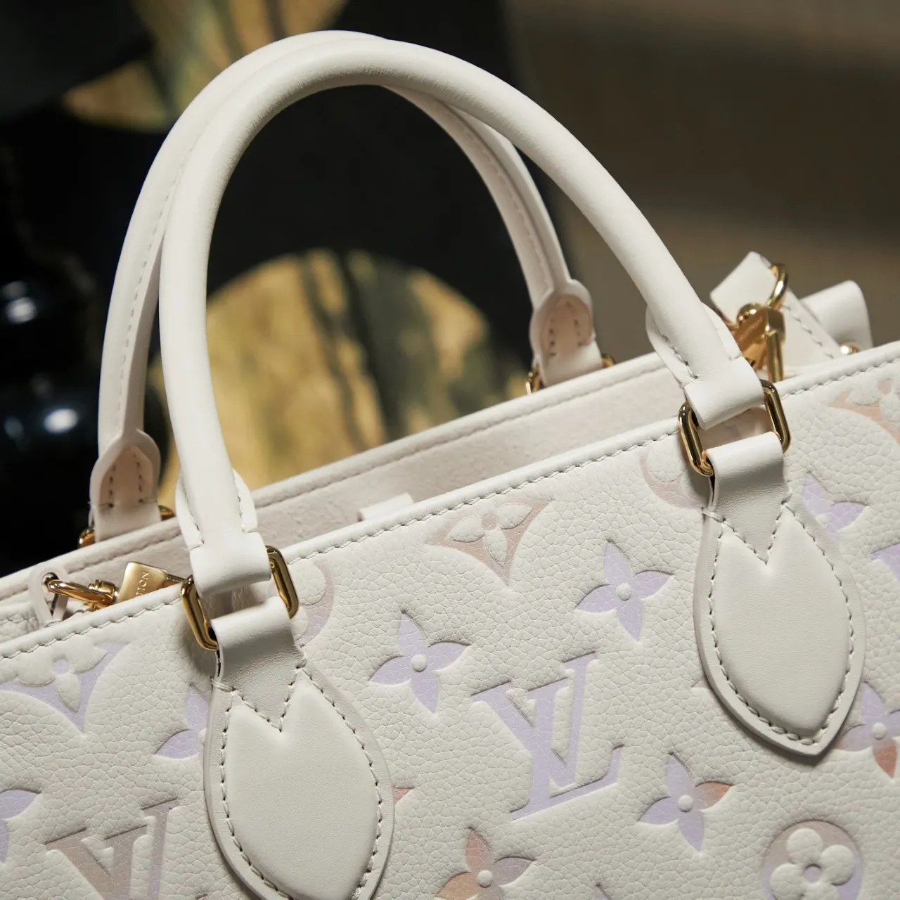Louis Vuitton M25770 Handbag