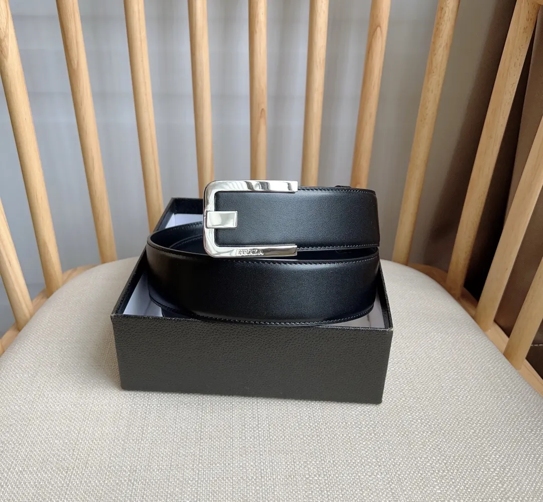 Prada Logo 金属标 腰带 通勤搭配