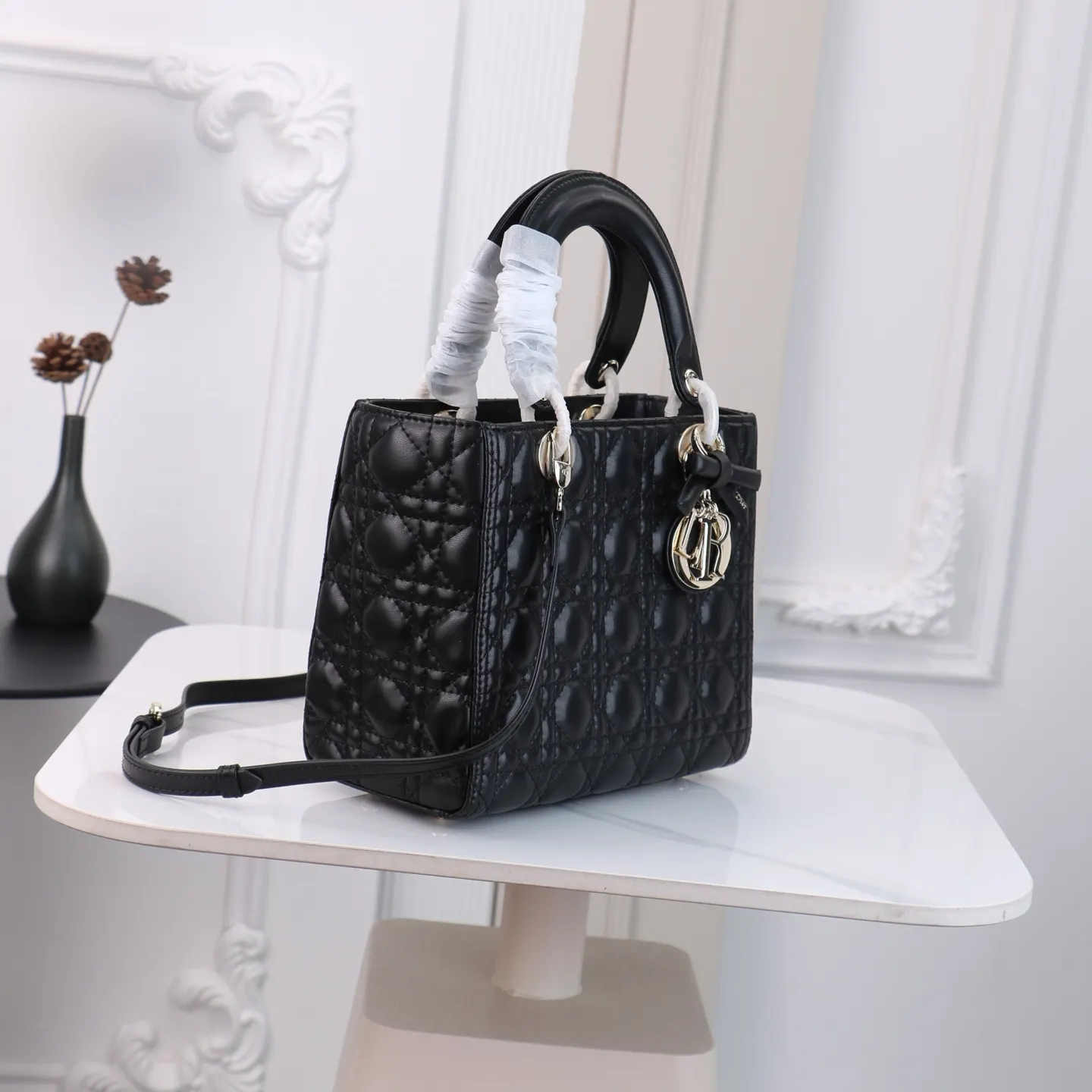 Dior Lady Dior Lady 黑色藤格纹手提斜挎包 金扣