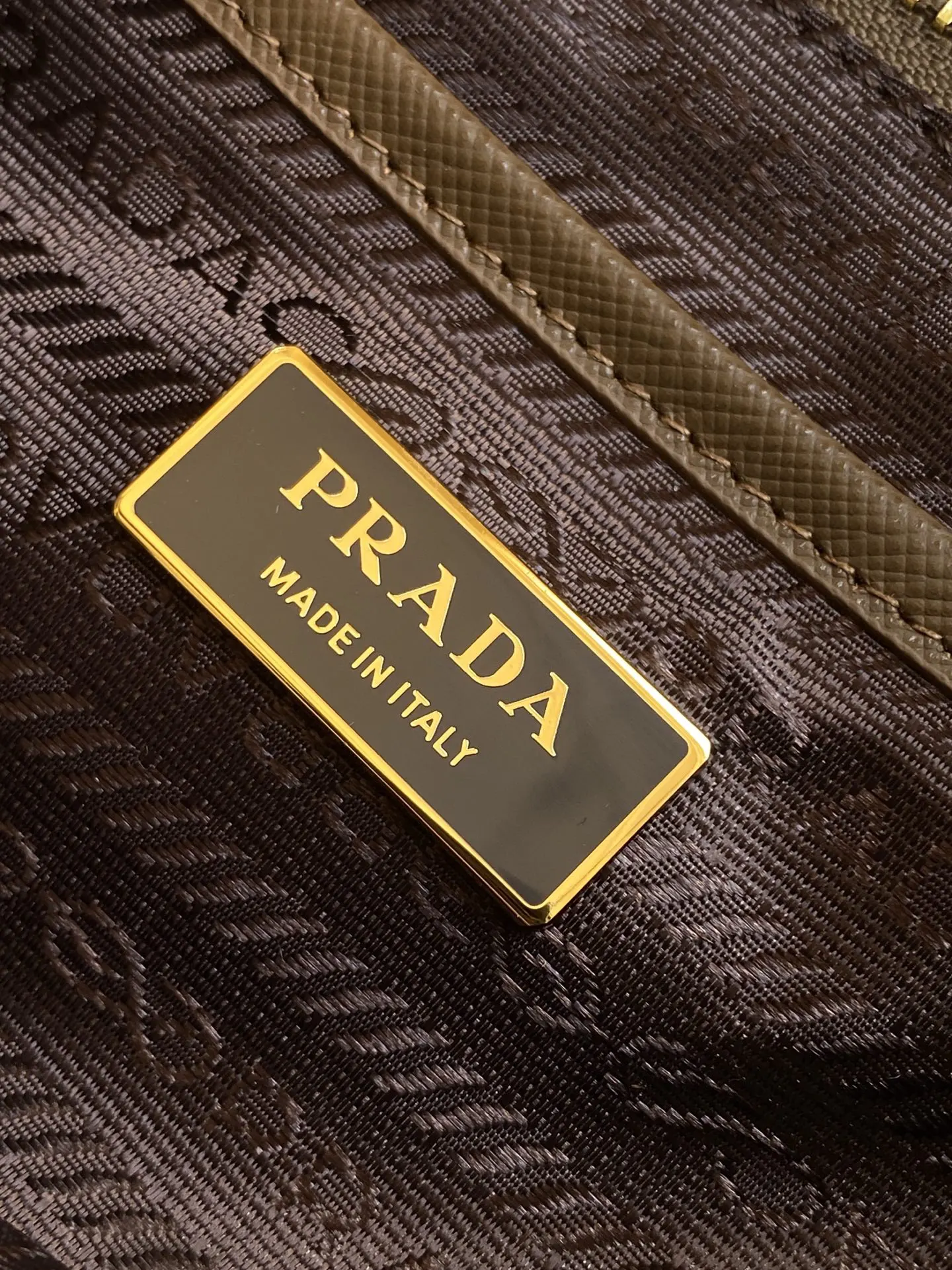 PRADA 1BZ081 Re-Nylon尼龙 双肩背包 轻便实用款