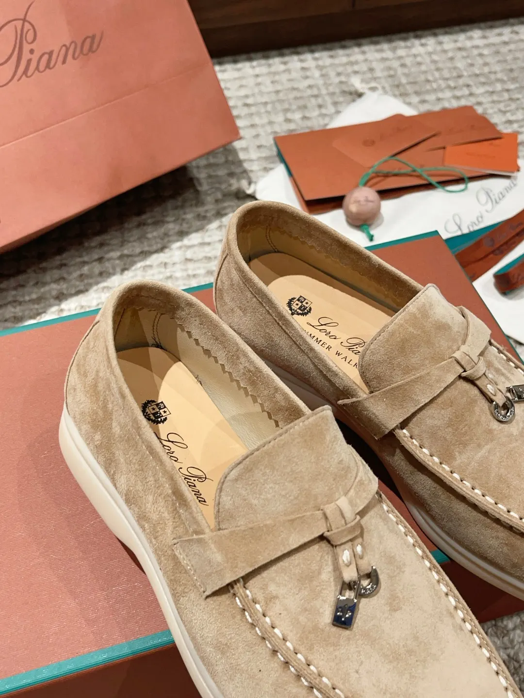 Loro Piana SS 運動鞋 休閒百搭款(數字7) Loro Piana SS 運動鞋 休閒百搭款(數字7)