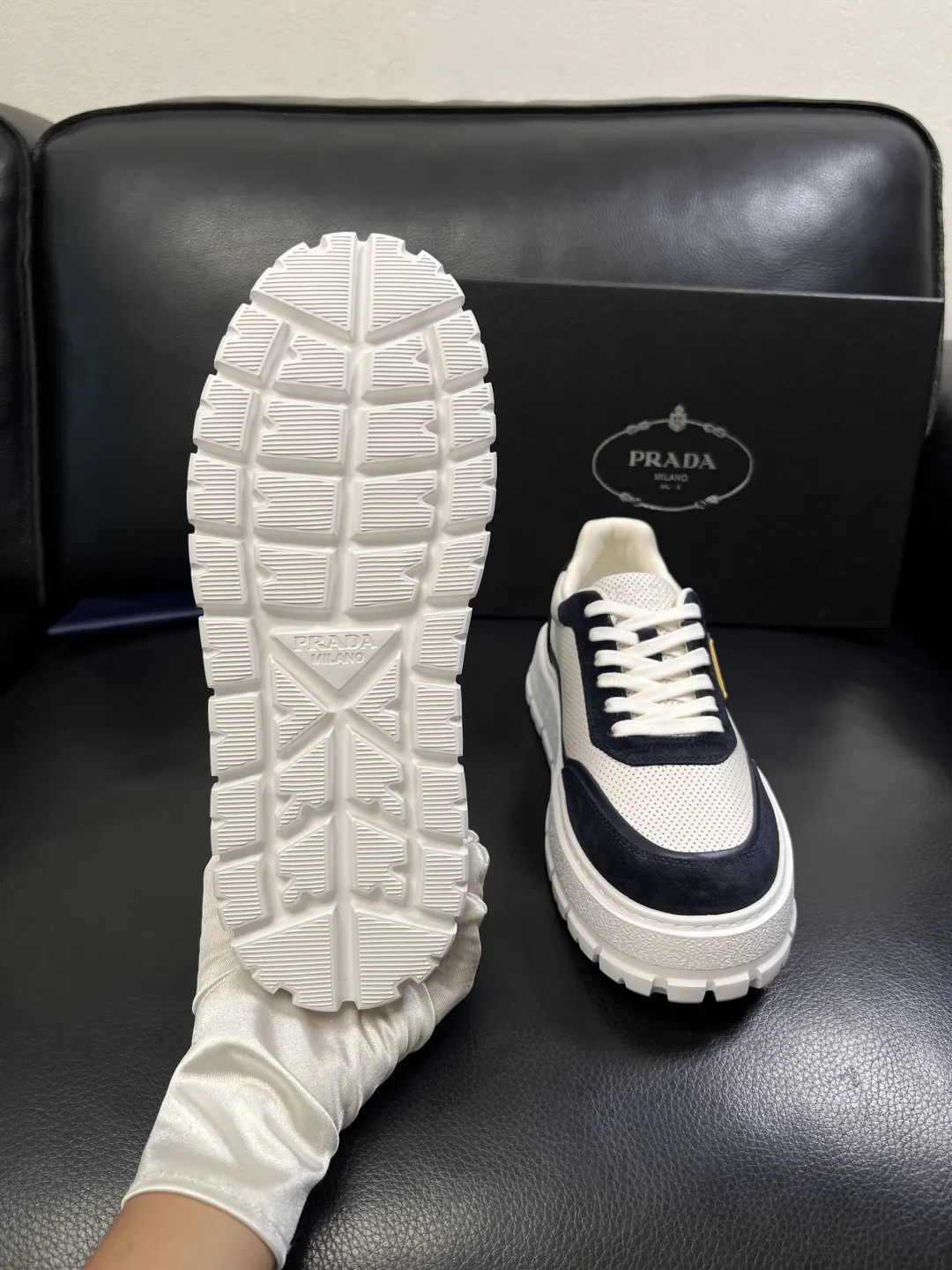 Prada 牛皮 休闲鞋 舒适