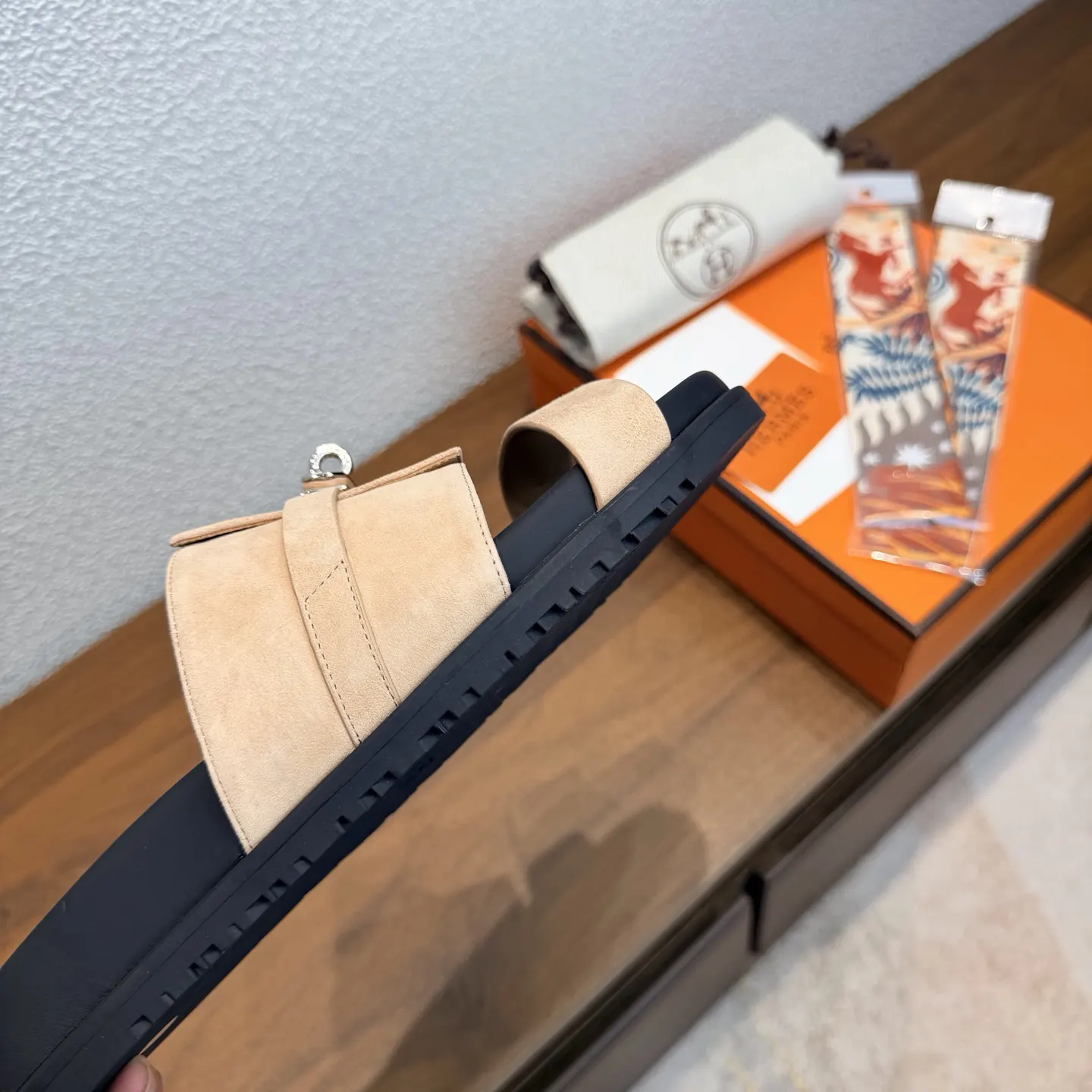 Hermès 经典 小牛皮 拖鞋 舒适