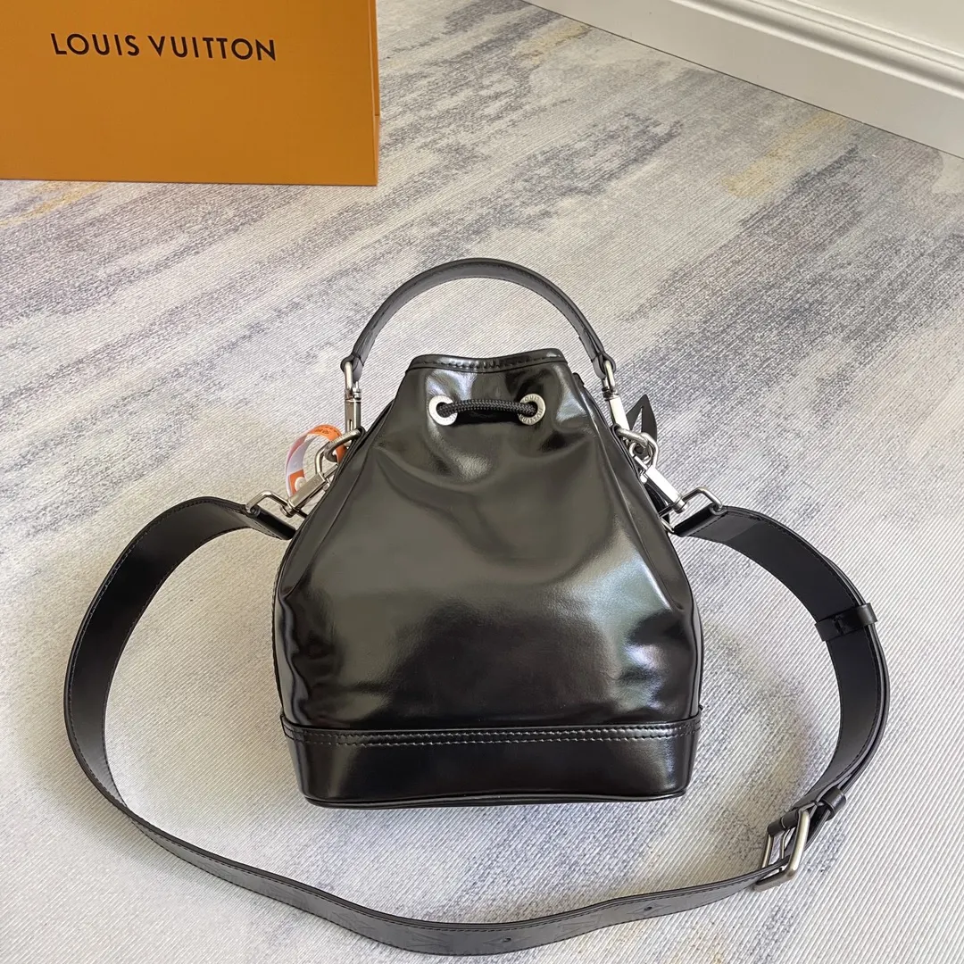 LV 牛皮 水桶包 休闲水桶款