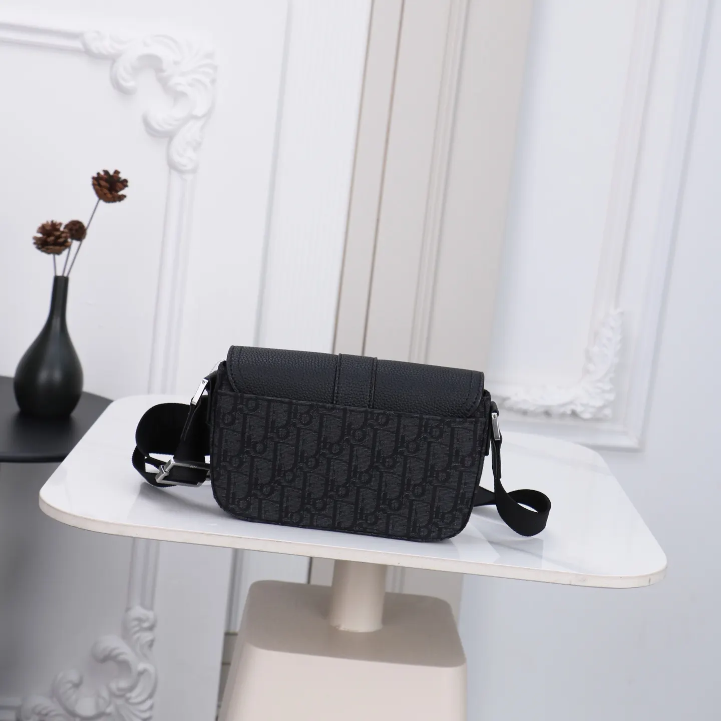 Dior Saddle 黑色牛皮翻盖信使包 宽肩带 斜挎包