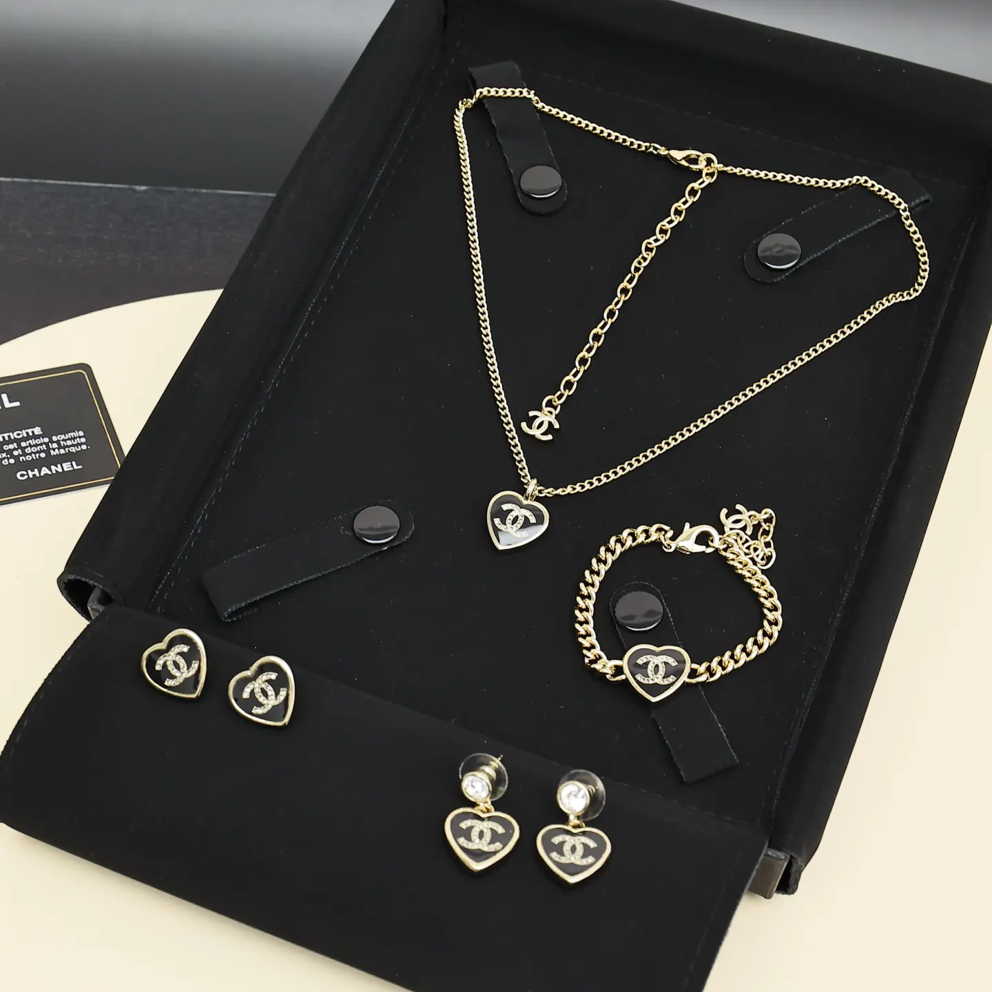 Chanel 黑金 双C 爱心 手链 日常叠戴