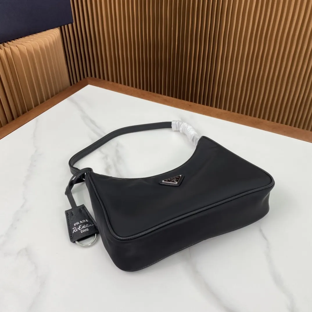 Prada Re-Nylon 1NE204 皮革 Saffiano 十字纹 腋下包
