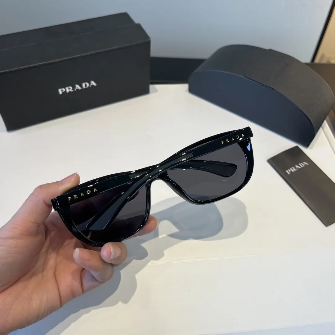 PRADA 太阳眼镜 时尚遮阳款