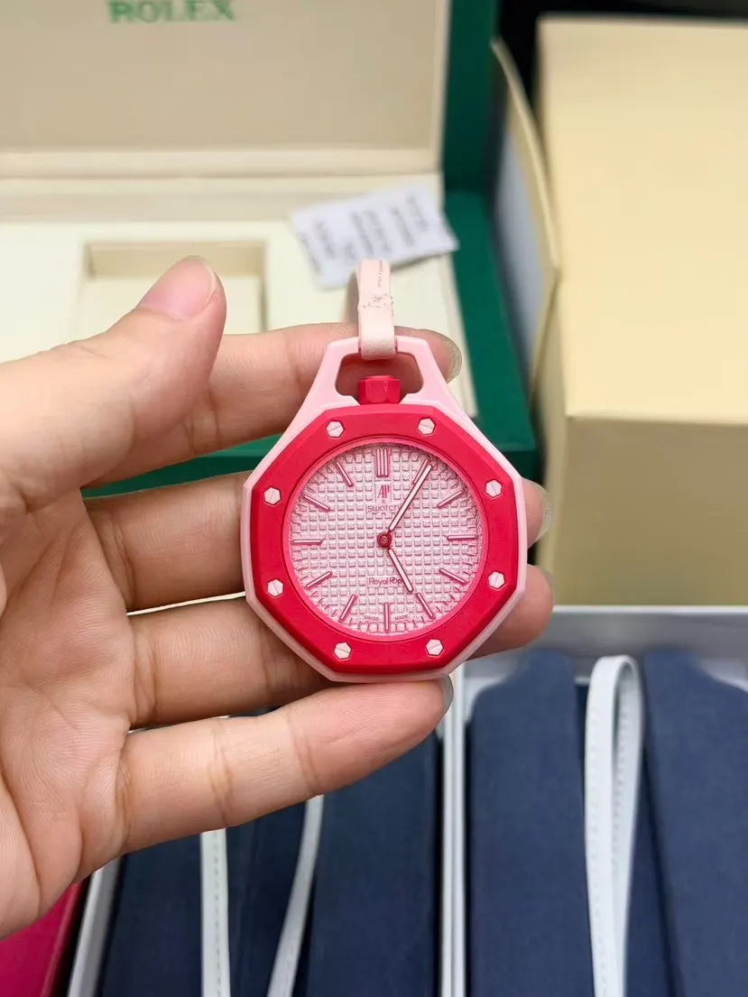 机械 它完整保留了最核心的视觉符号 八角形表圈 手錶 經典腕表款