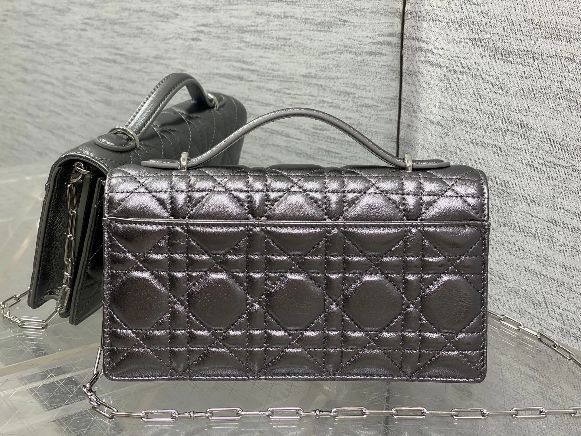 Dior 銀色羊皮手拿包 晚宴手拿(數字5) Dior 銀色羊皮手拿包 晚宴手拿(數字5)
