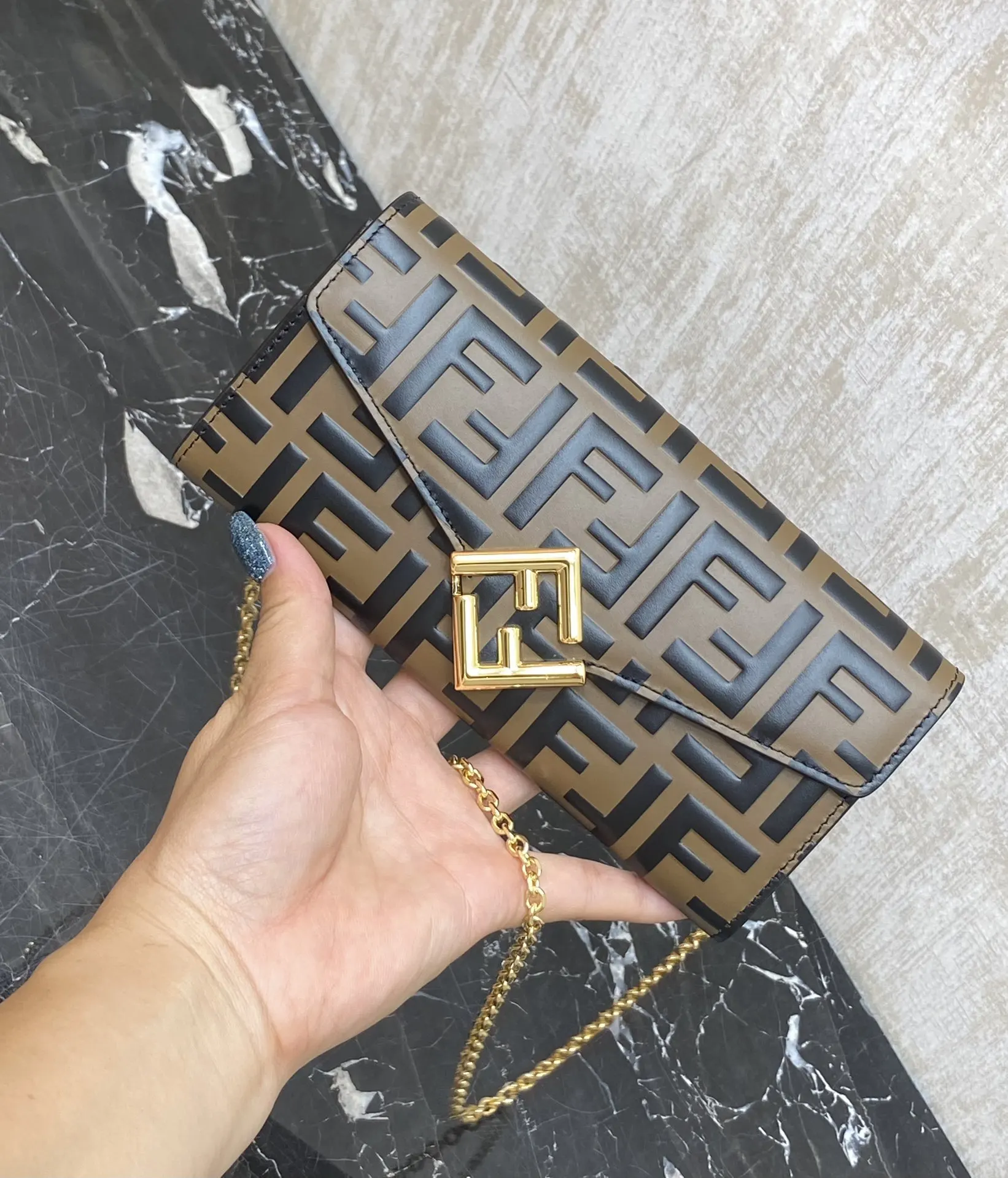 Fendi 卡其色 牛皮 链条包 精选款