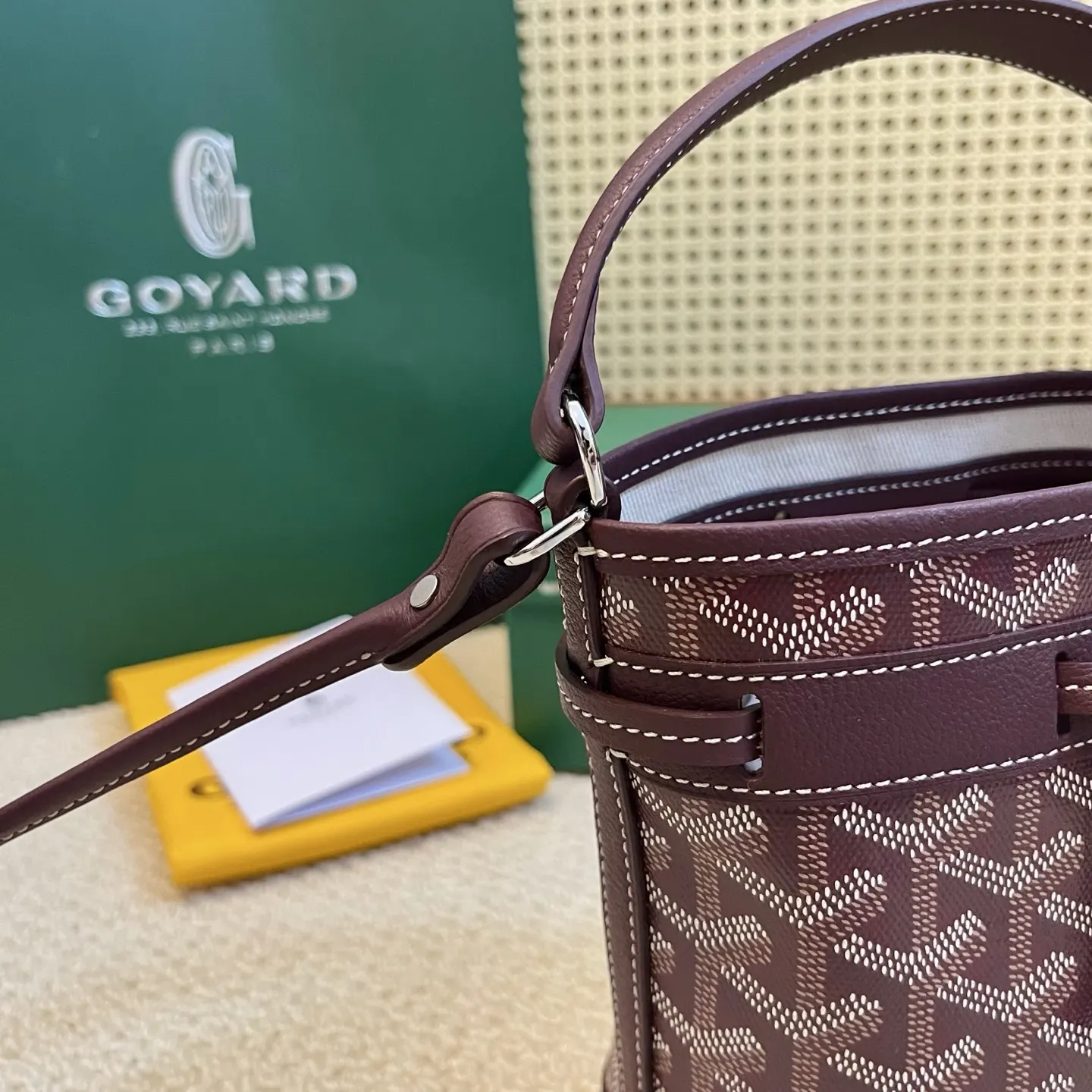 Goyard 皮革 轻盈小巧去始终保持标志性水桶百搭造型 水桶包 休閒水桶款