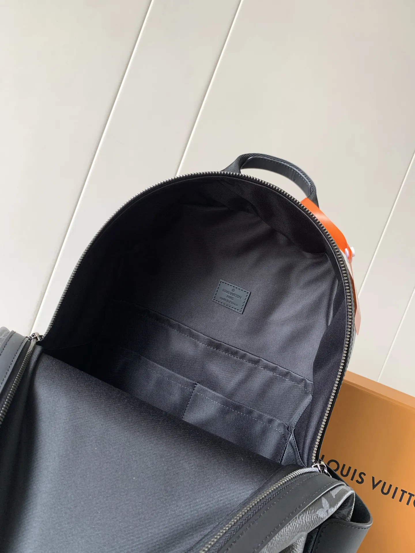 牛皮 外袋 拉链前袋和开口侧袋方便取放物品 内袋确保收納井 雙肩包 实用雙肩款(數字9) 牛皮 外袋 拉链前袋和开口侧袋方便取放物品 内袋确保收納井 雙肩包 实用雙肩款(數字9)