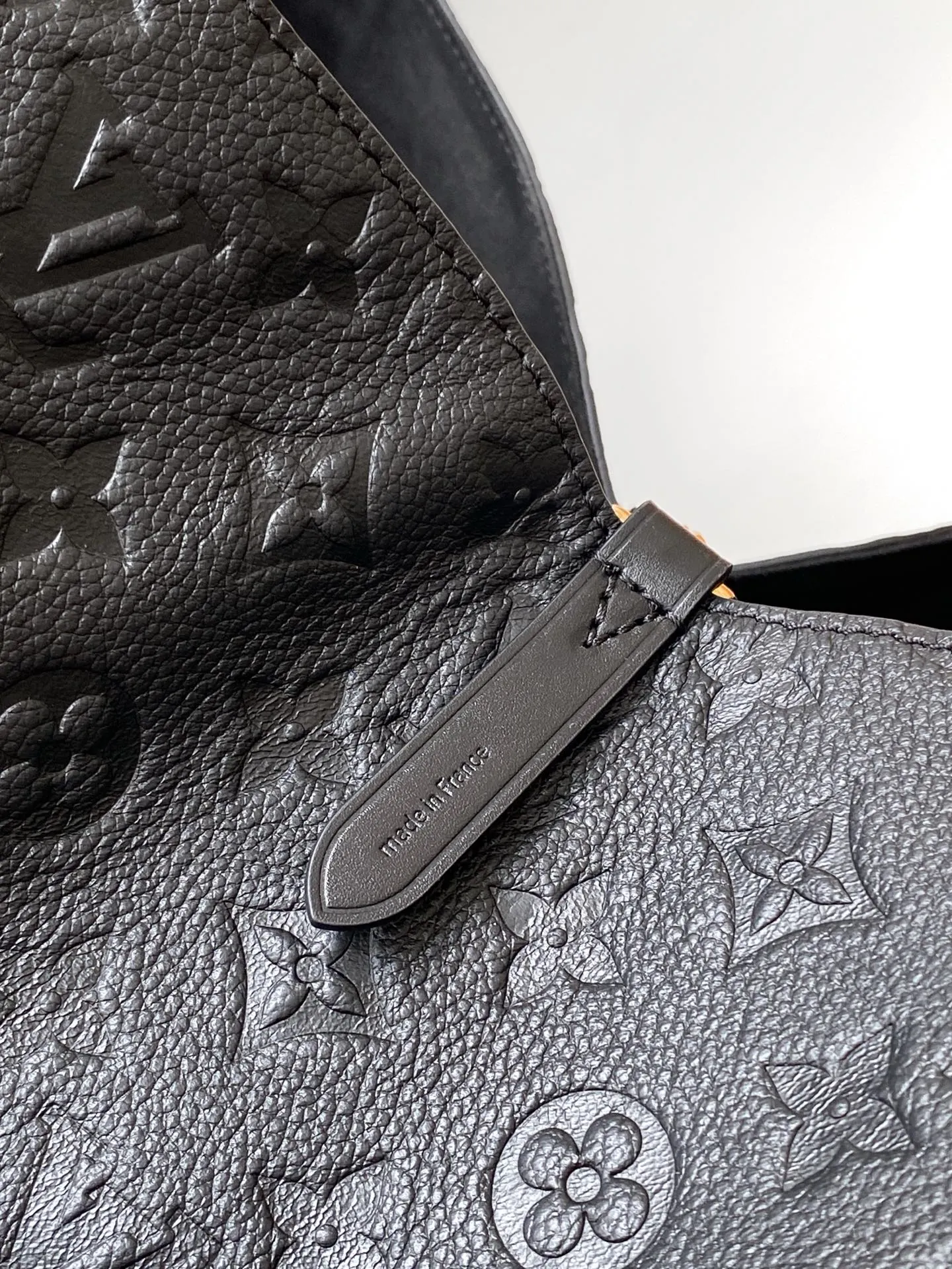 LV Hobo 黑色 紅色 Mo托特包 大容量托特款(數字8) LV Hobo 黑色 紅色 Mo托特包 大容量托特款(數字8)