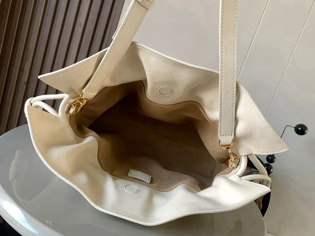 Tote Bag Leather Image 9 Tote Bag Leather Image 9